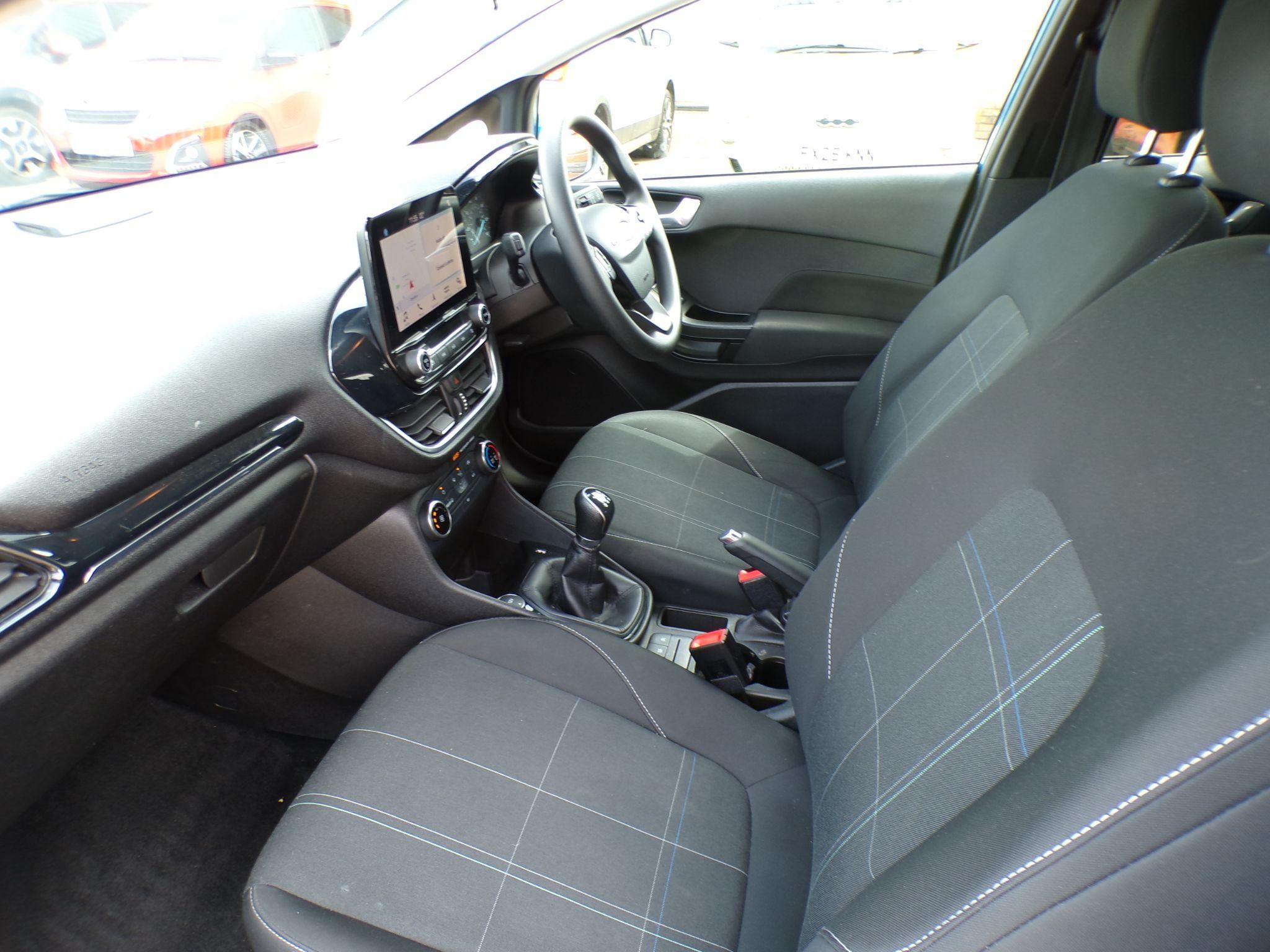 Ford Fiesta Image 11