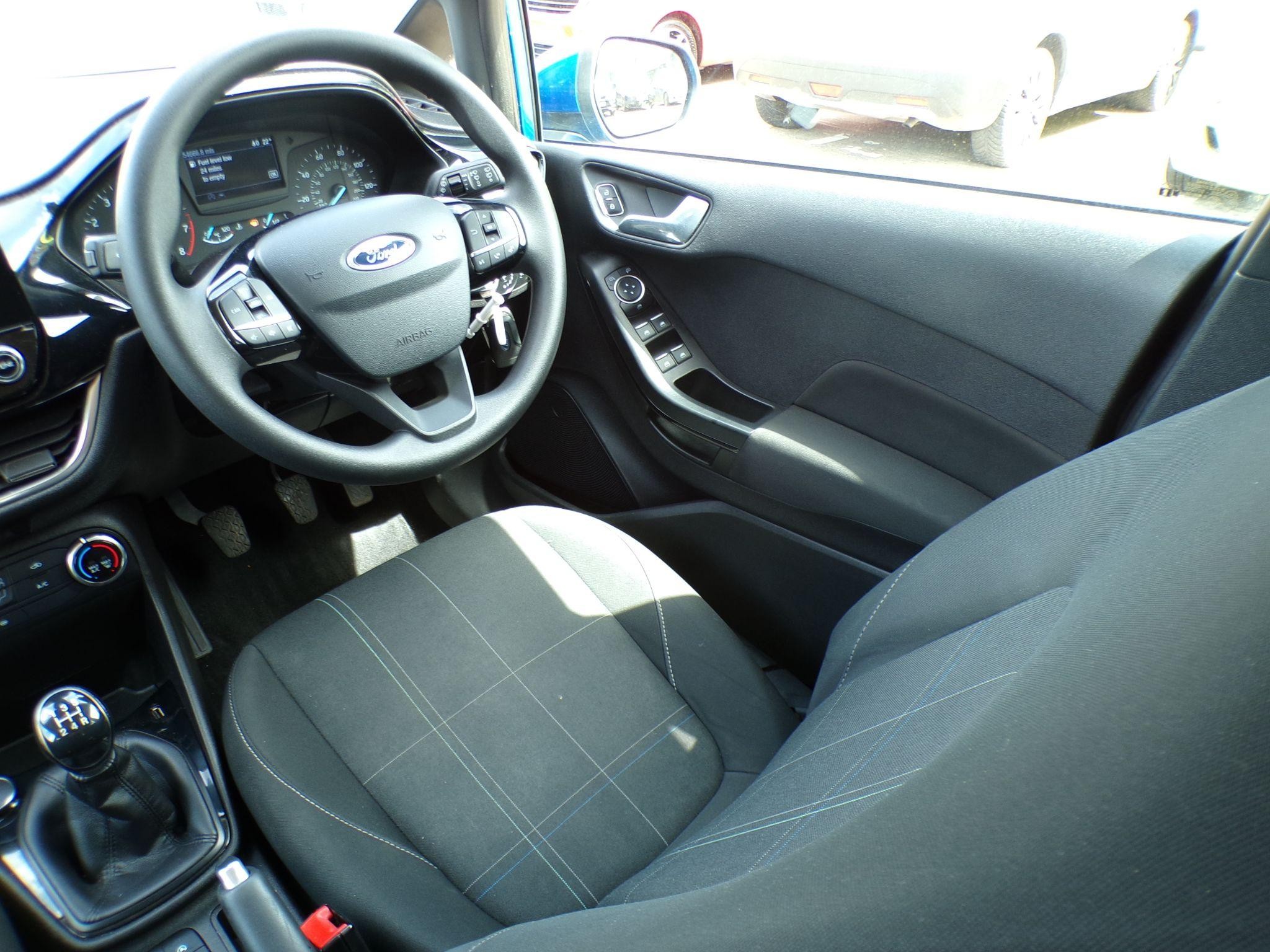 Ford Fiesta Image 12