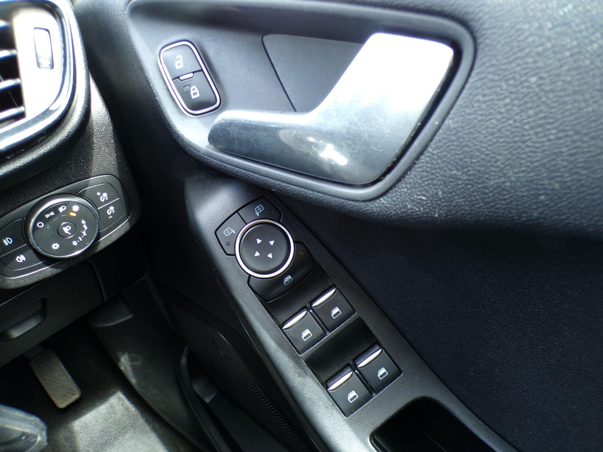 Ford Fiesta Image 24