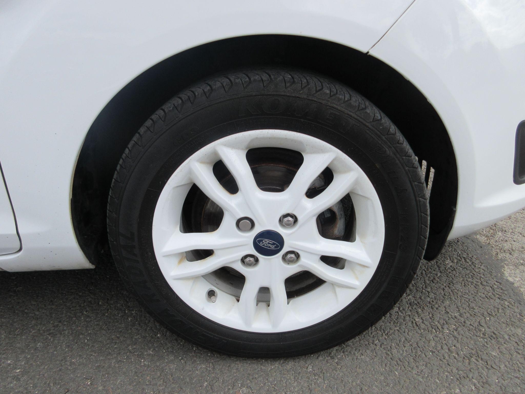 Ford Fiesta Image 9