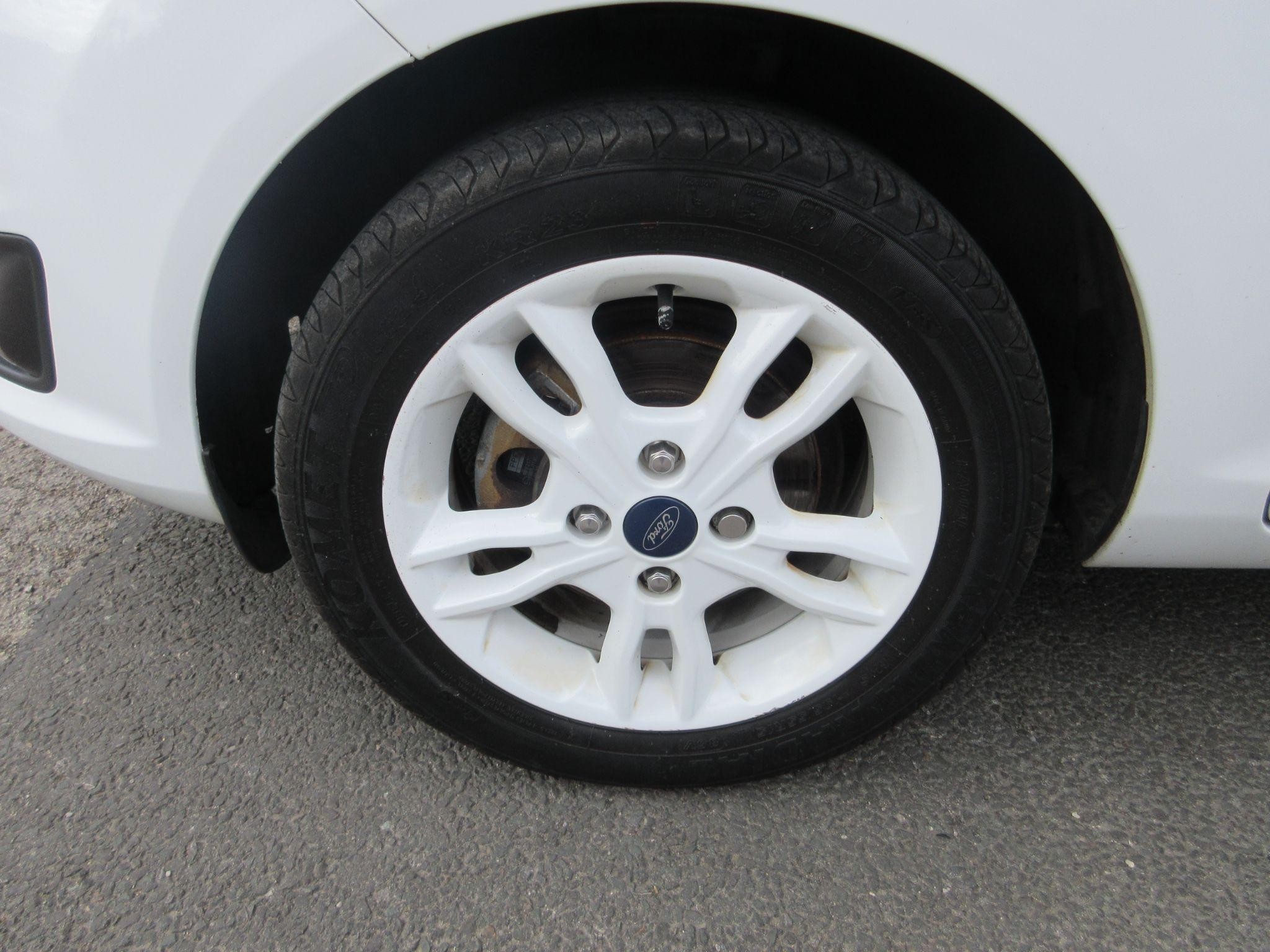 Ford Fiesta Image 10