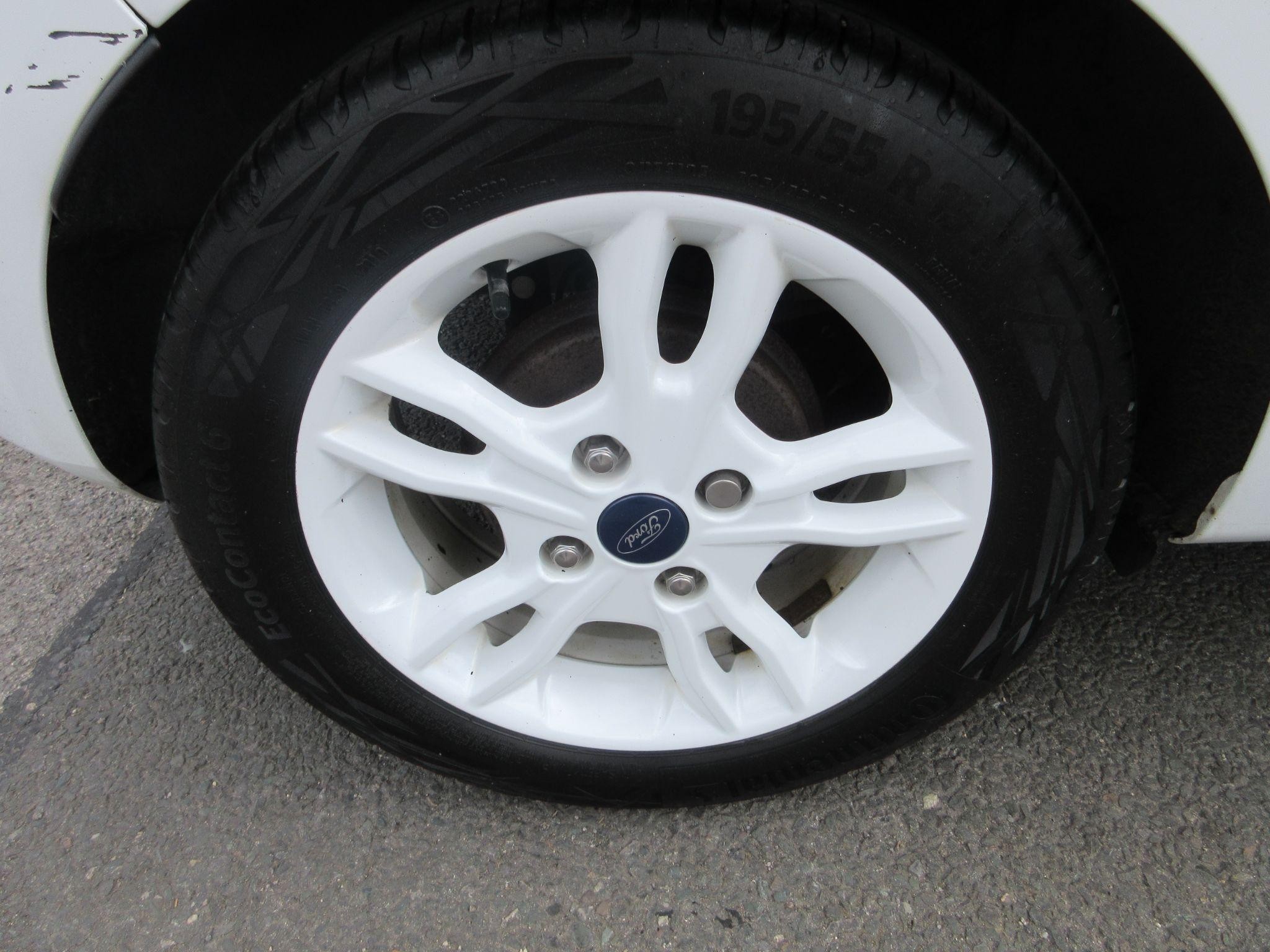 Ford Fiesta Image 12