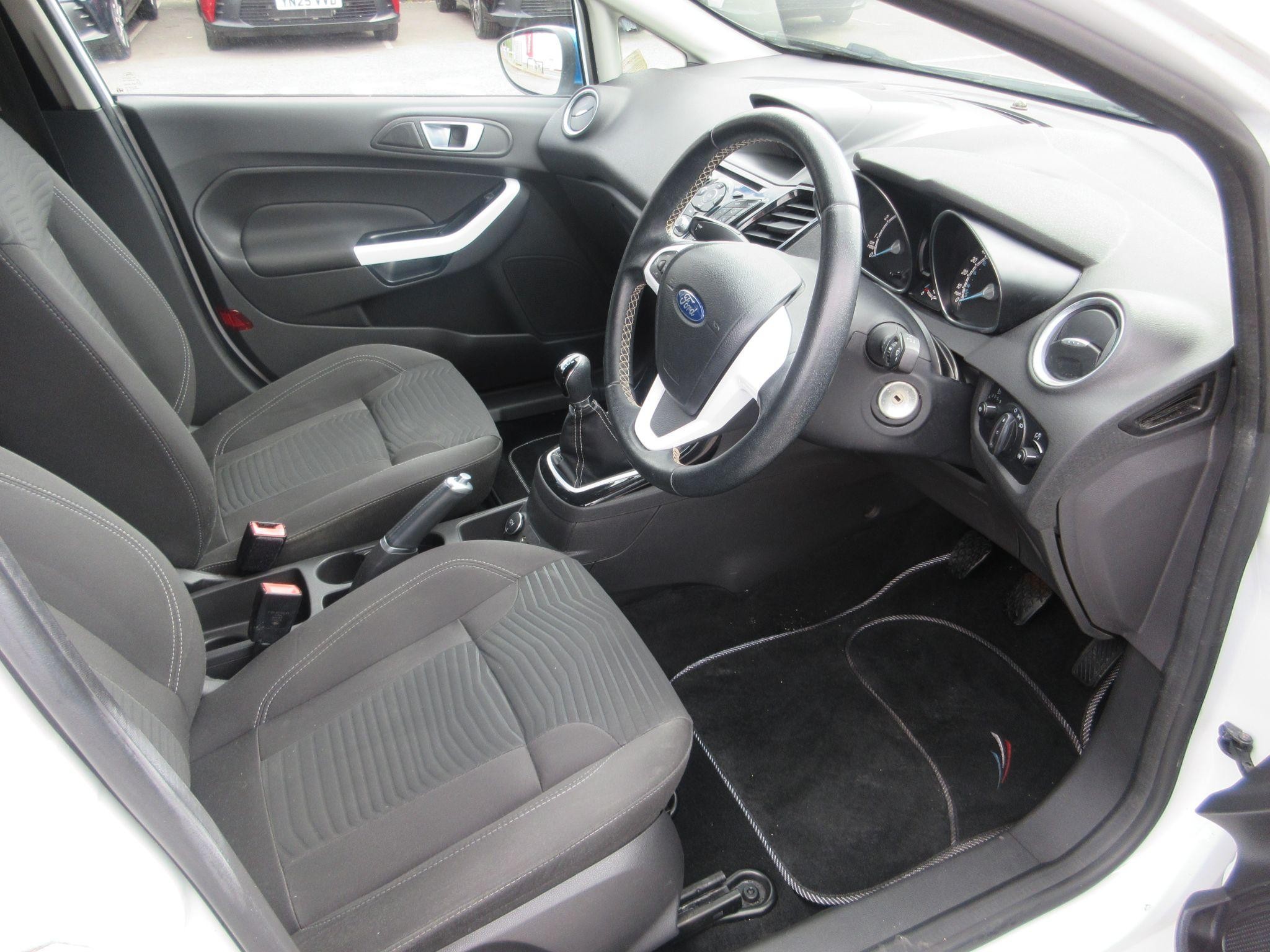 Ford Fiesta Image 14