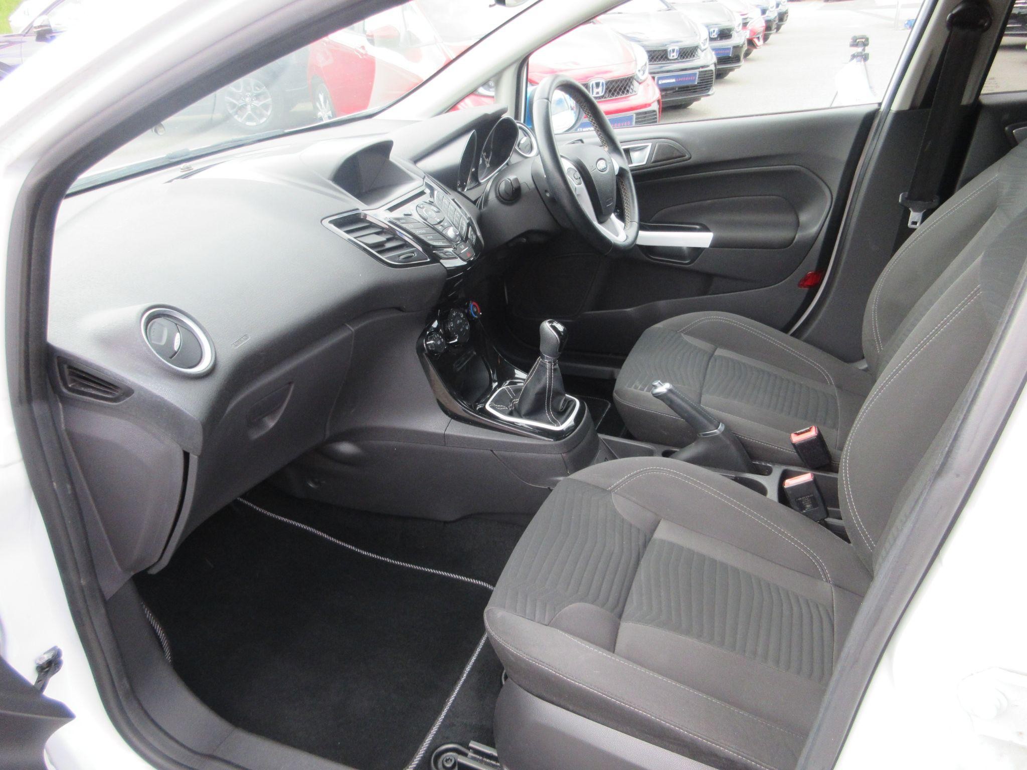 Ford Fiesta Image 16