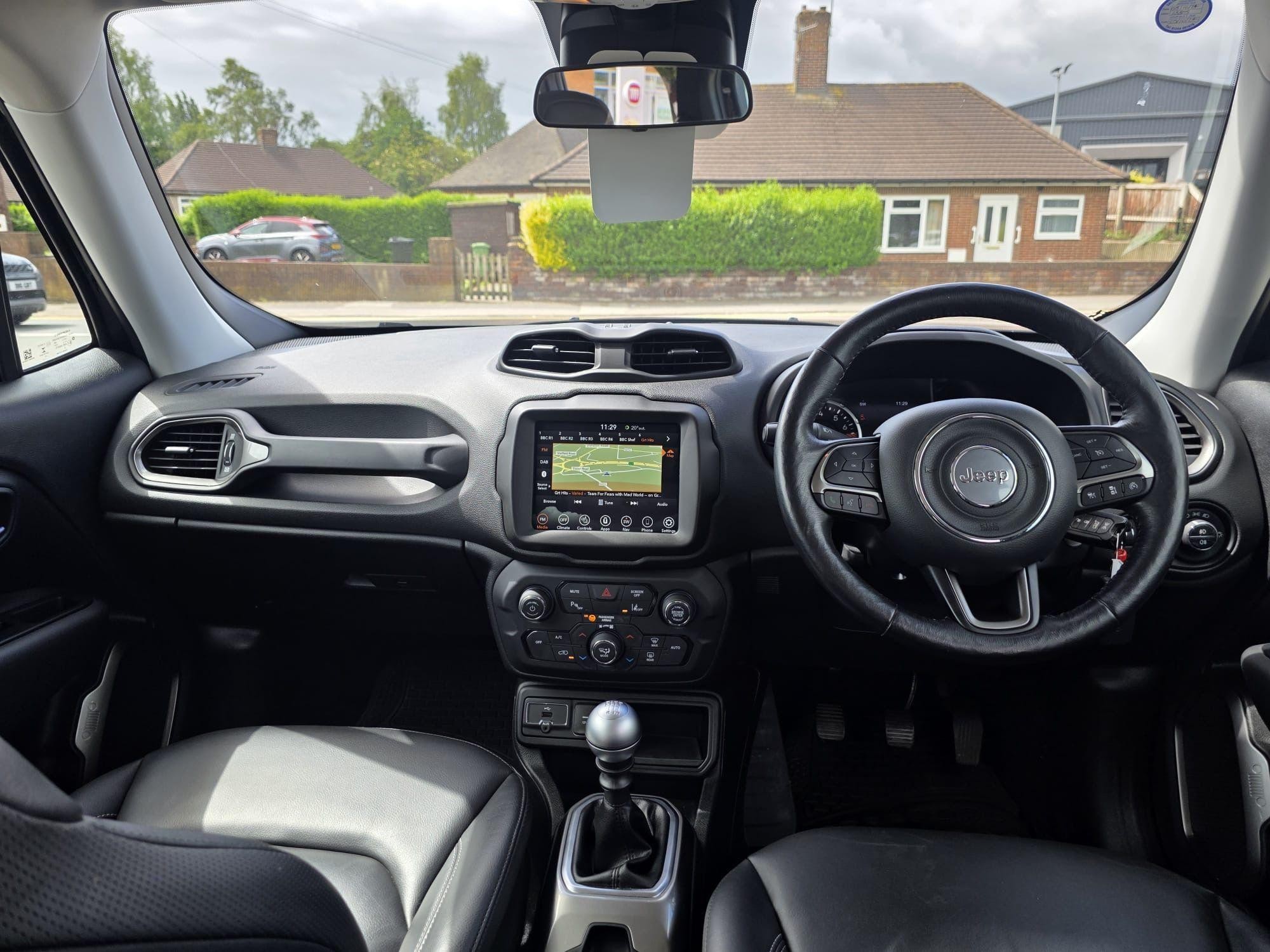 Jeep Renegade Image 12