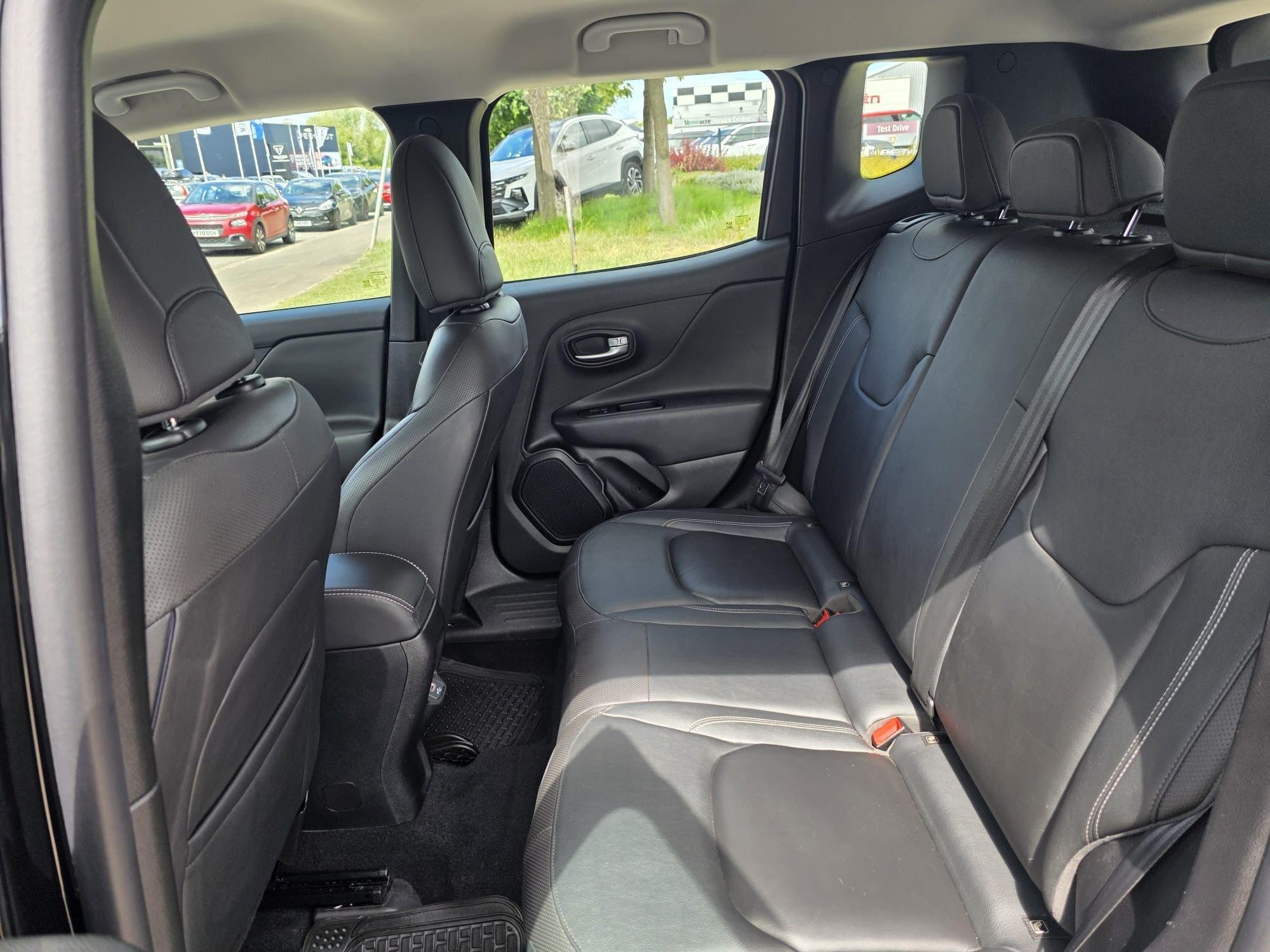 Jeep Renegade Image 17