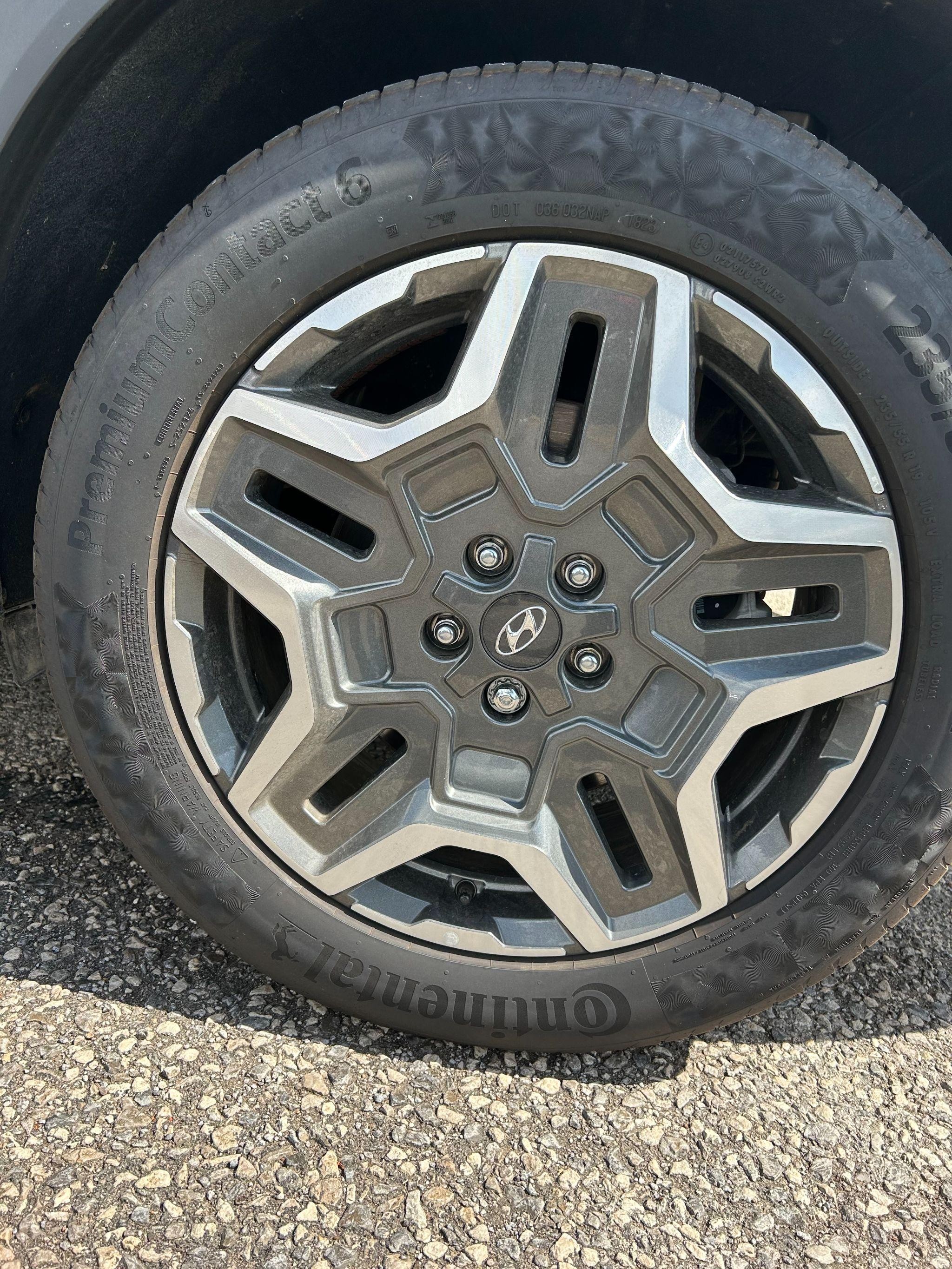 Hyundai SANTA FE Image 9
