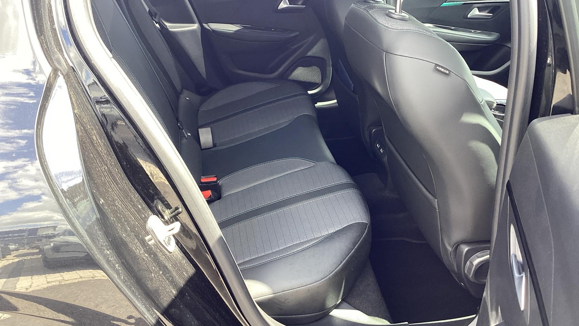 Peugeot 208 Image 6