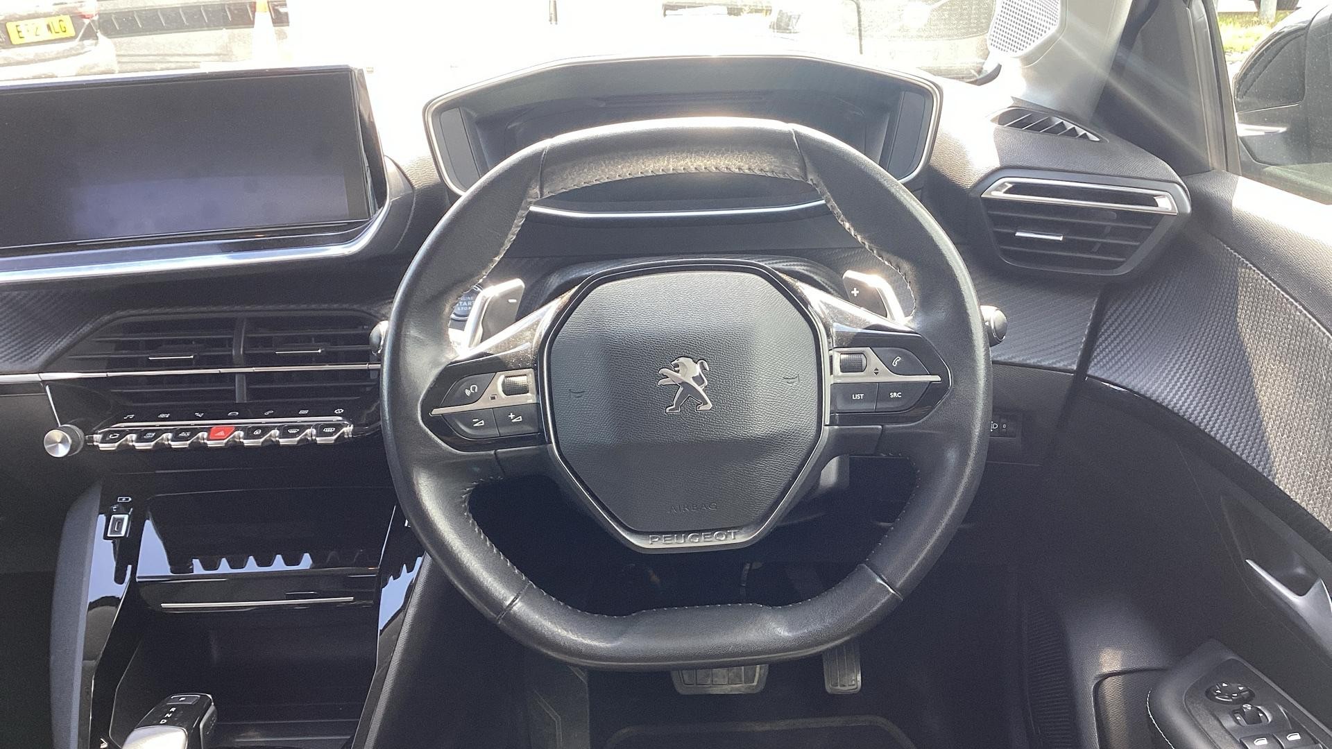 Peugeot 208 Image 10