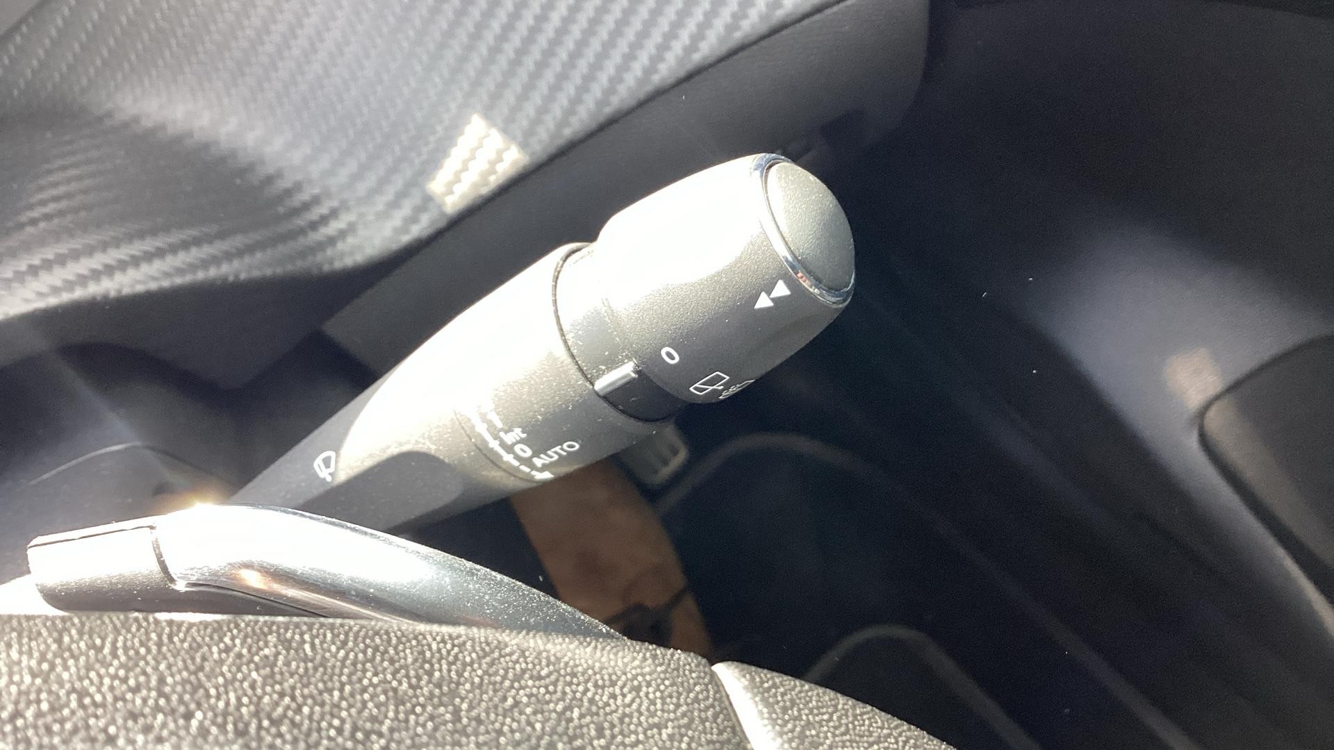 Peugeot 208 Image 21