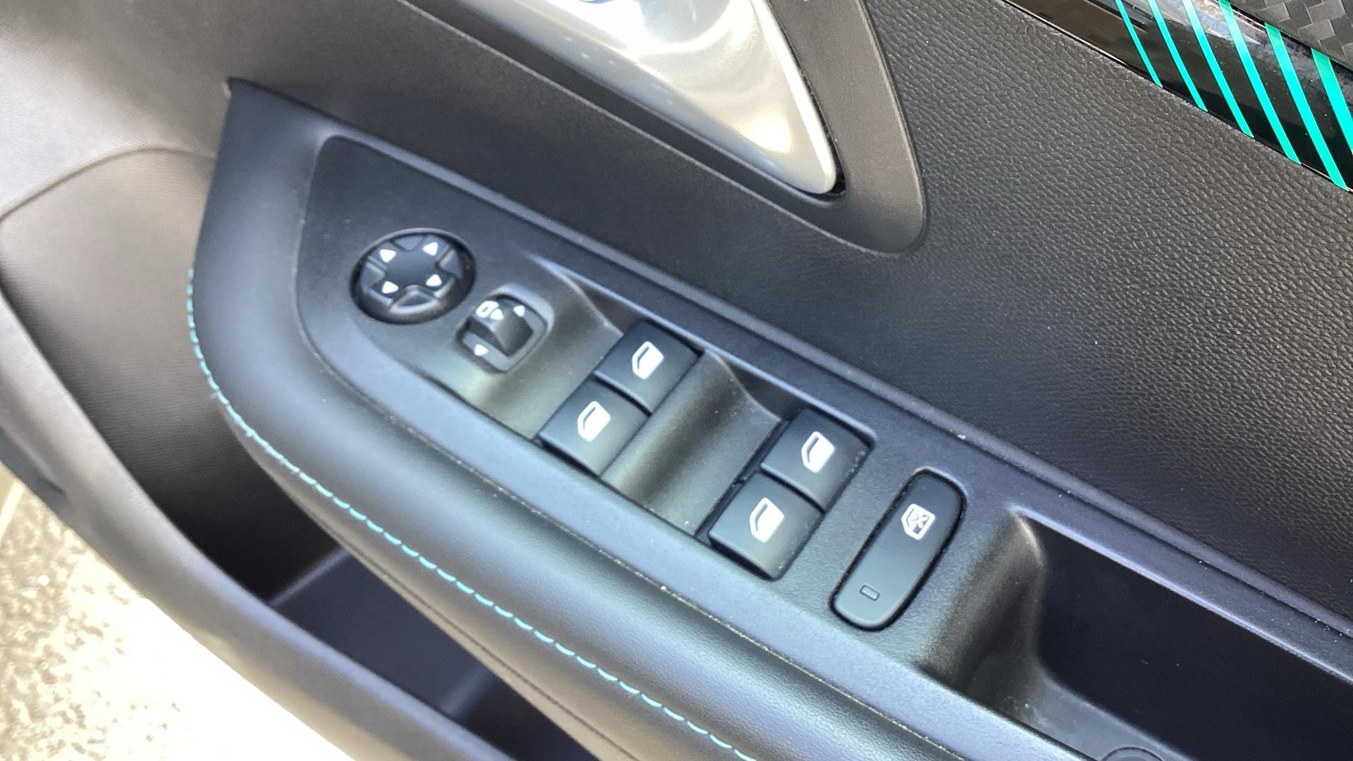 Peugeot 208 Image 22