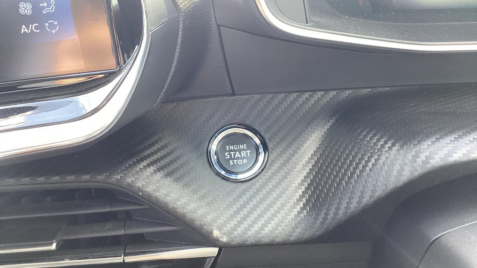Peugeot 208 Image 25