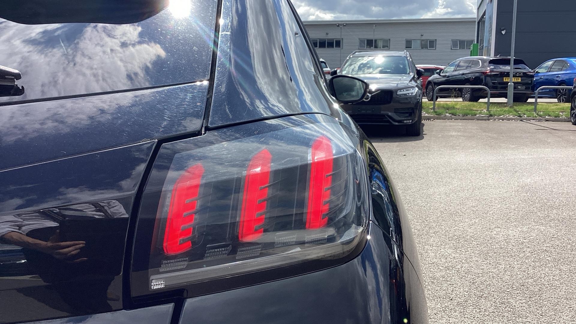 Peugeot 208 Image 30