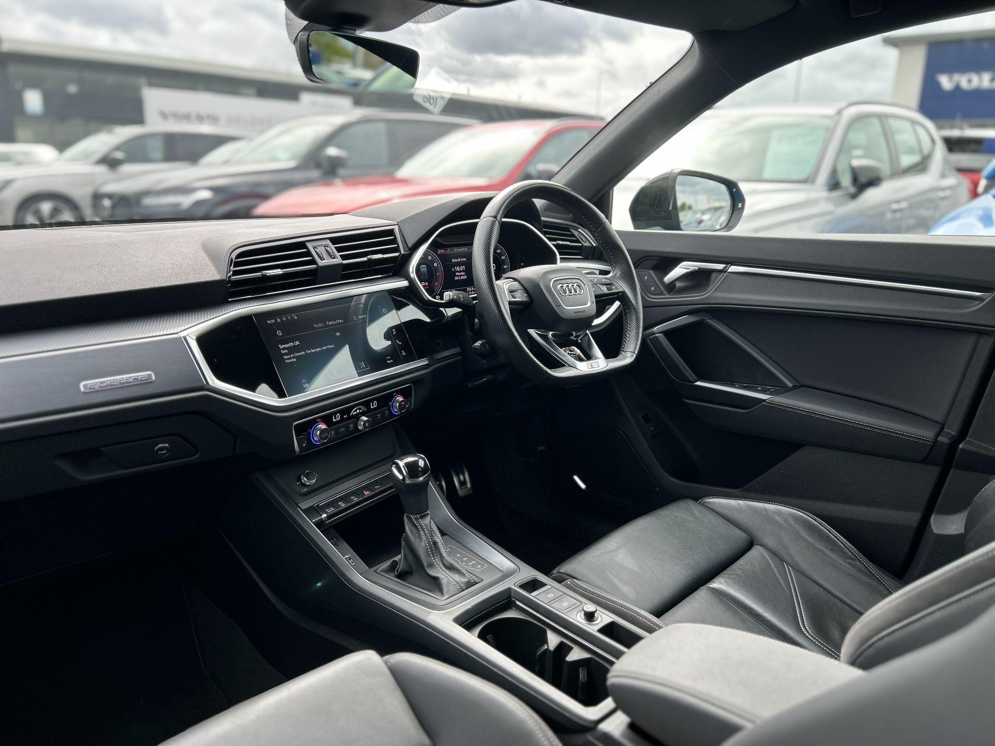 Audi Q3 Image 11