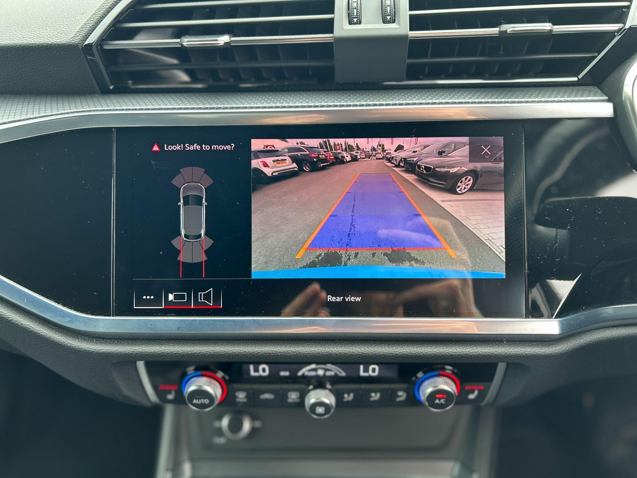 Audi Q3 Image 12