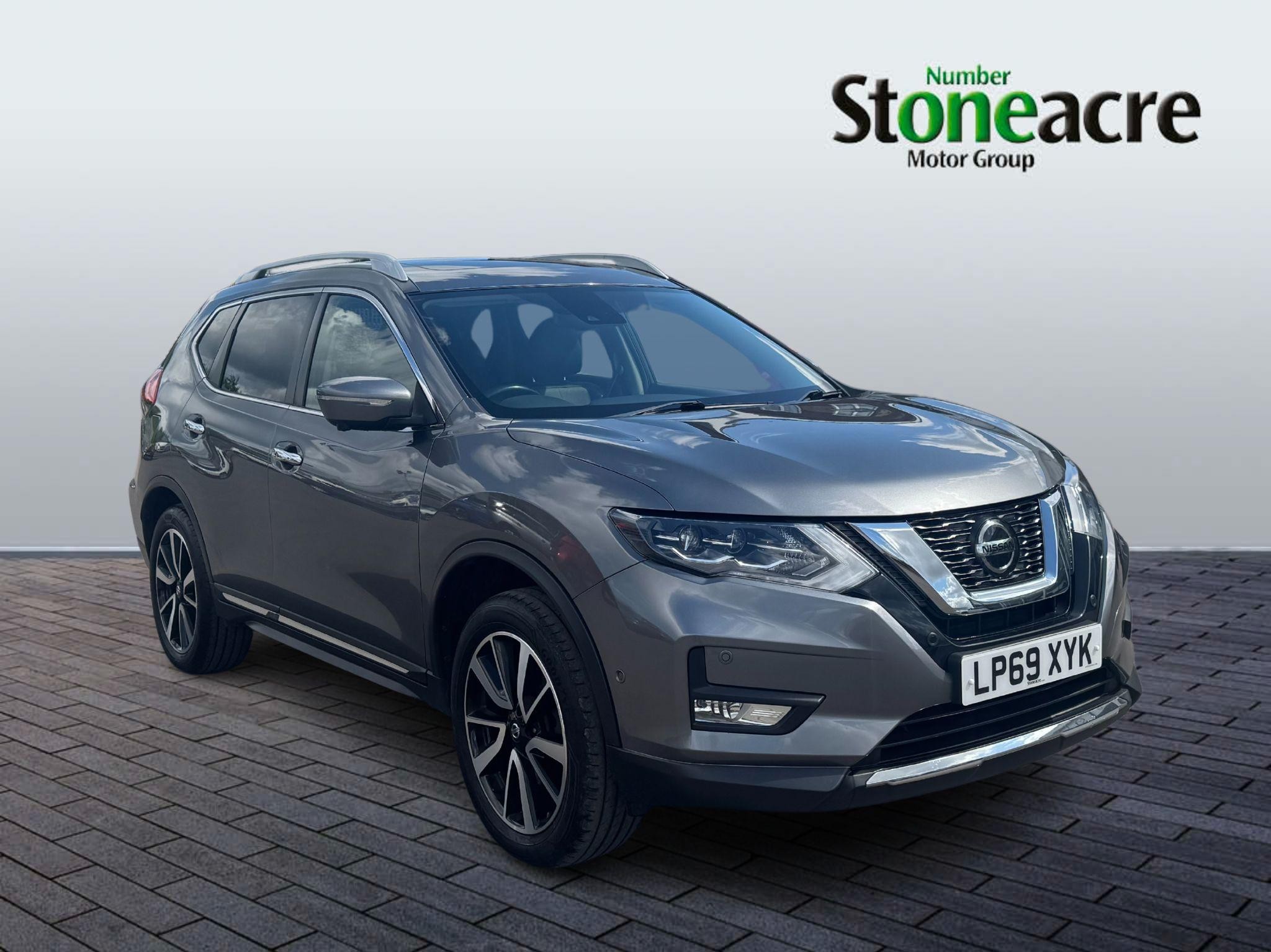 Nissan X-Trail Image 1