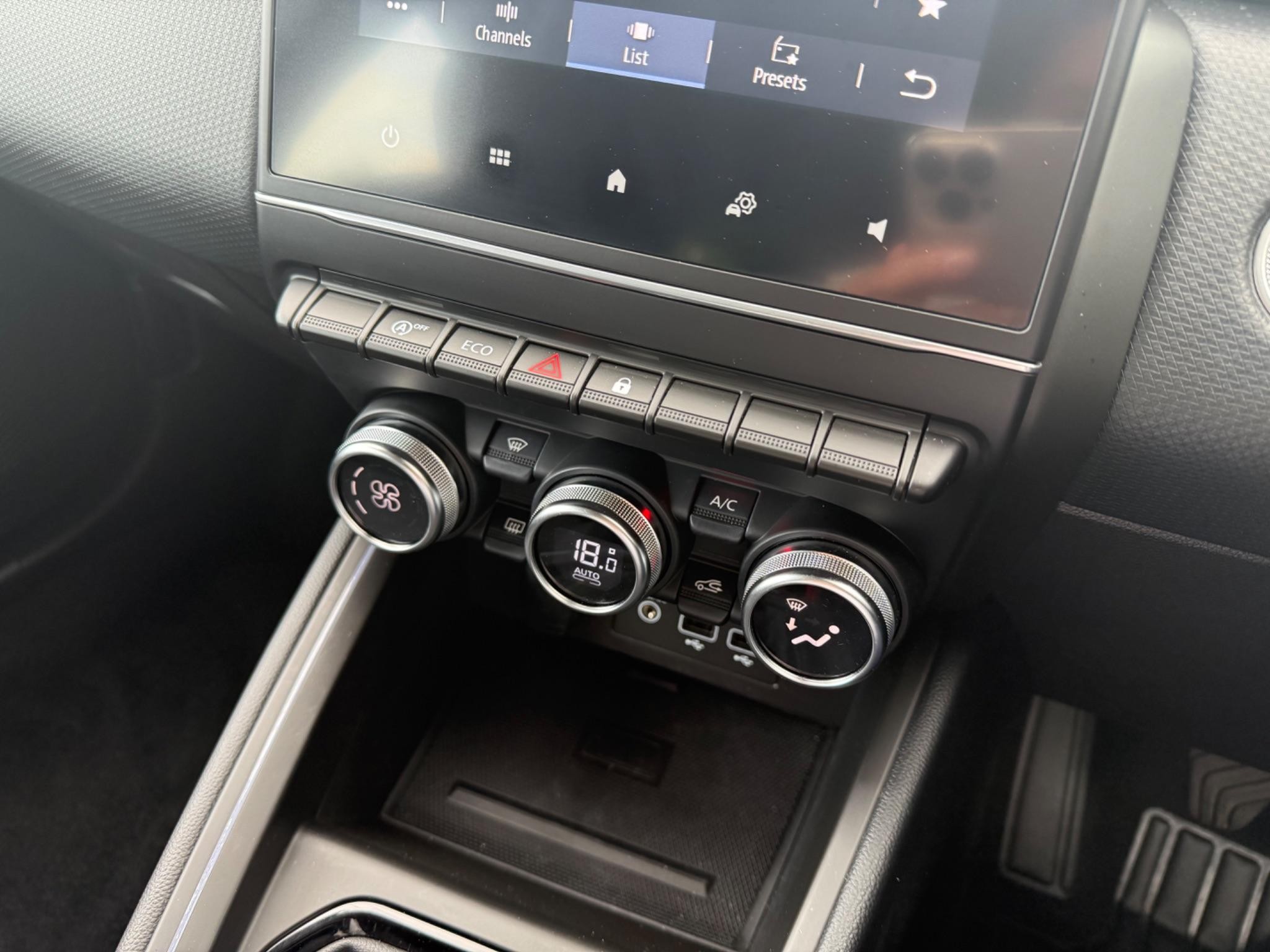Renault Clio Image 24