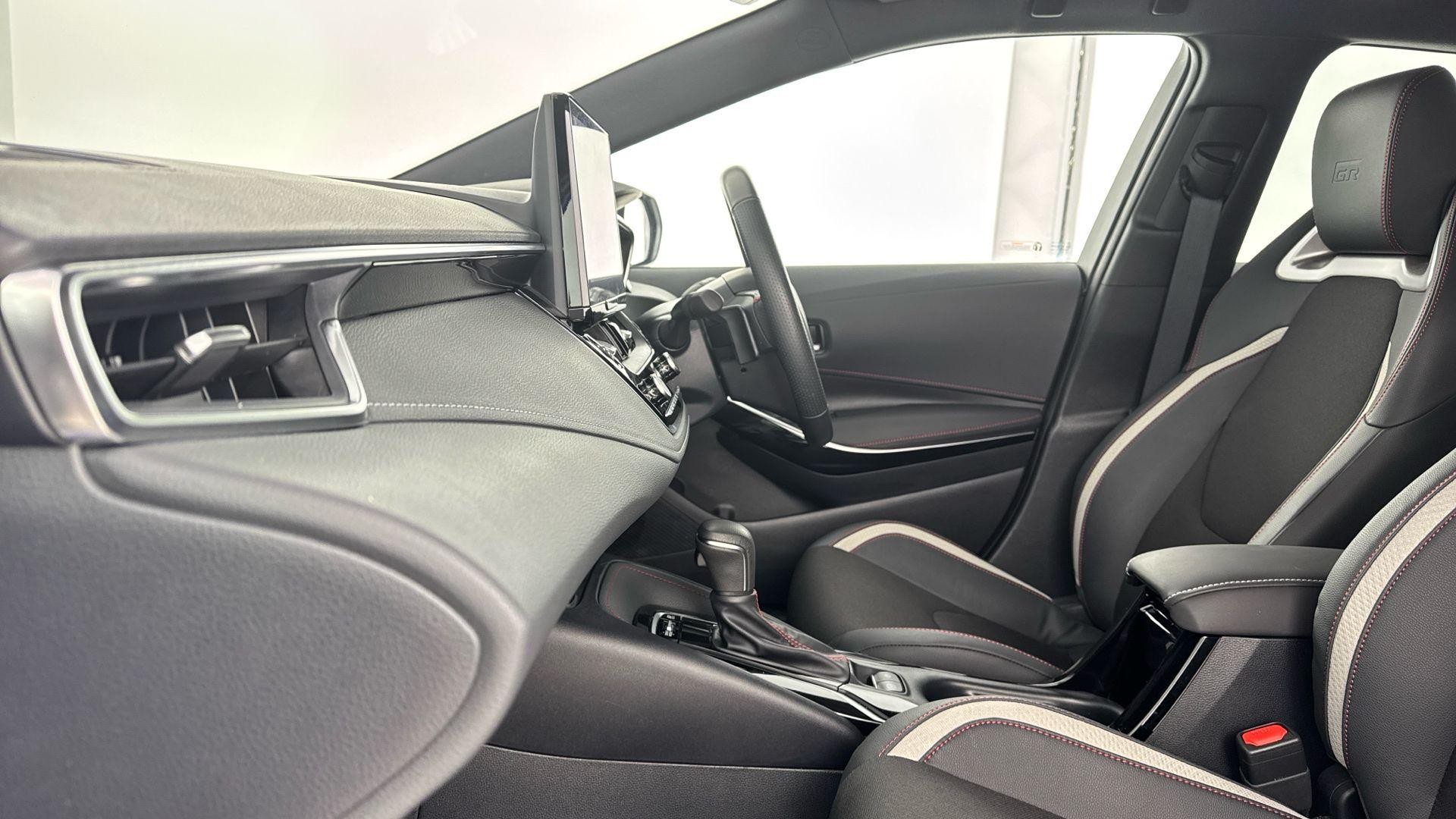 Toyota Corolla Image 12