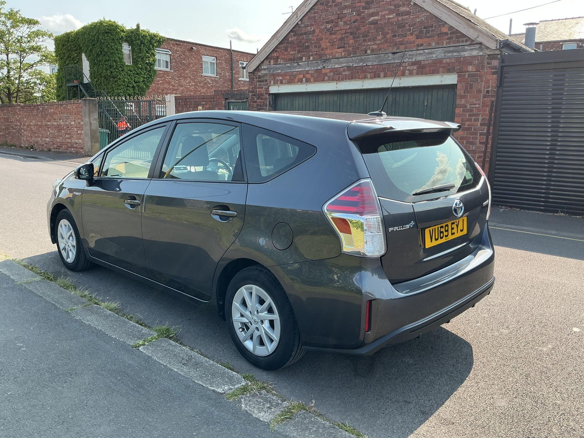 Toyota Prius+ Image 3