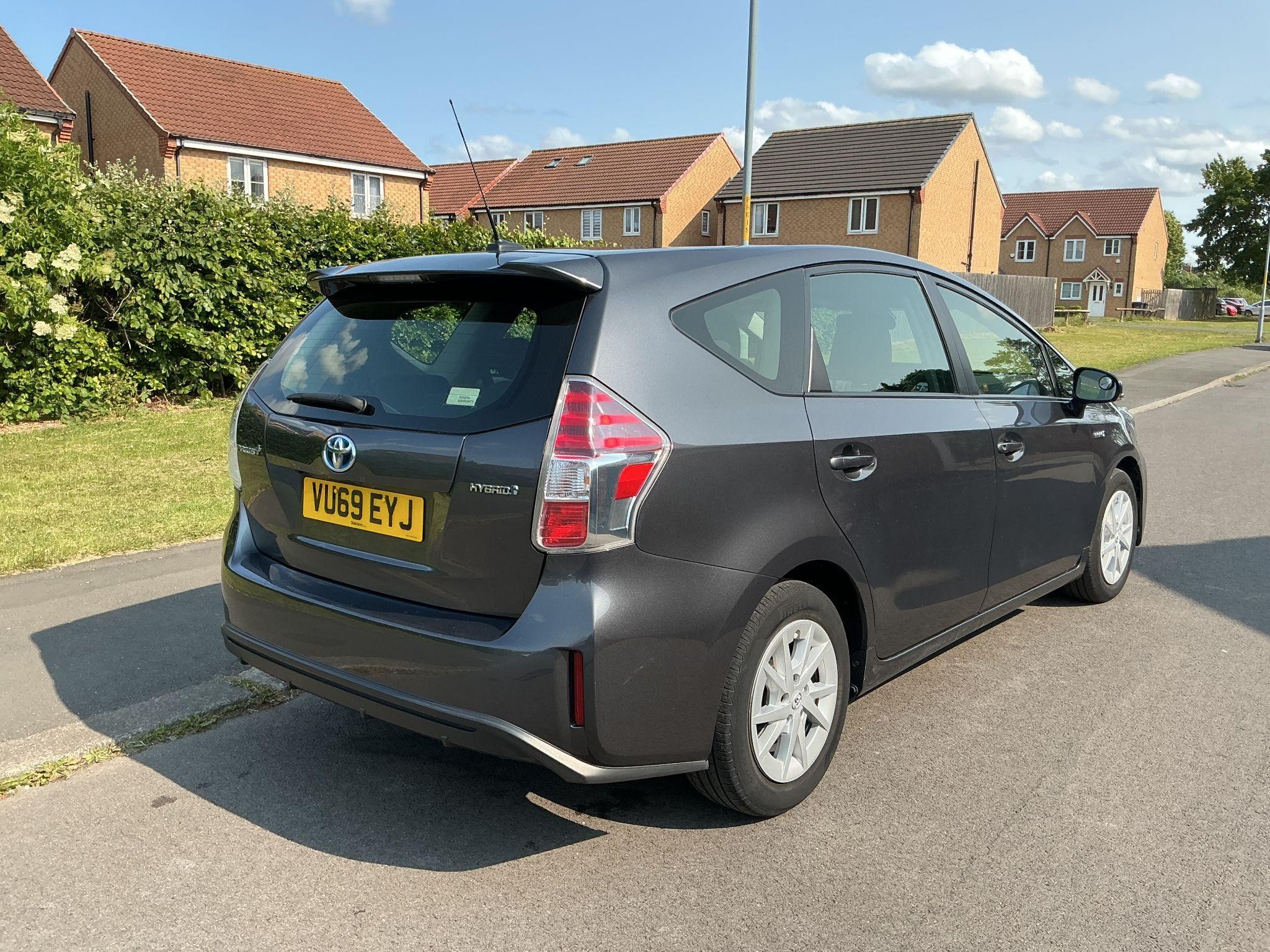 Toyota Prius+ Image 4
