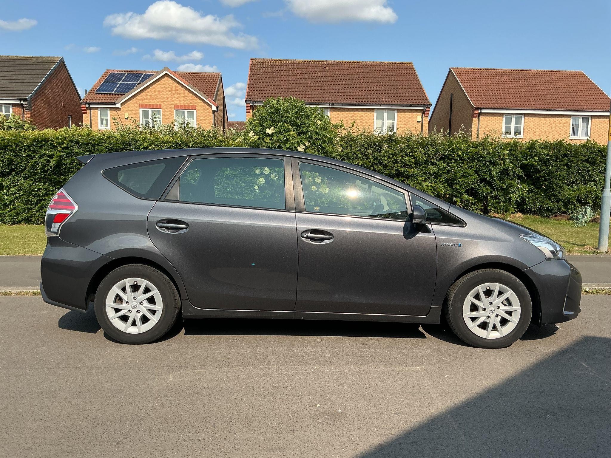 Toyota Prius+ Image 7