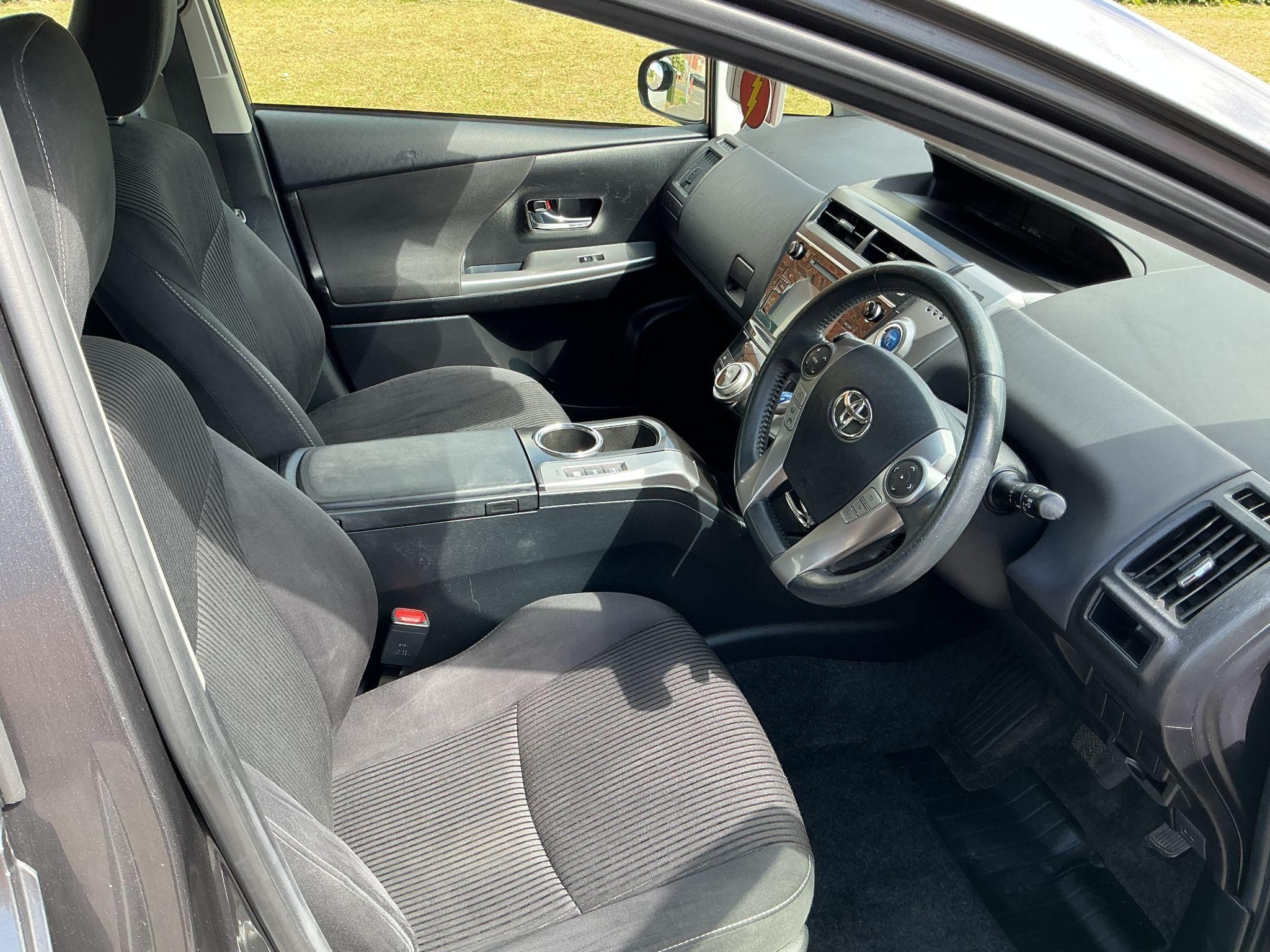 Toyota Prius+ Image 9