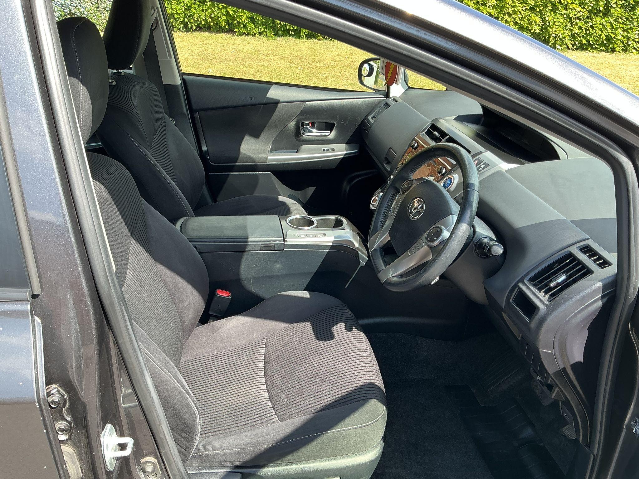 Toyota Prius+ Image 14
