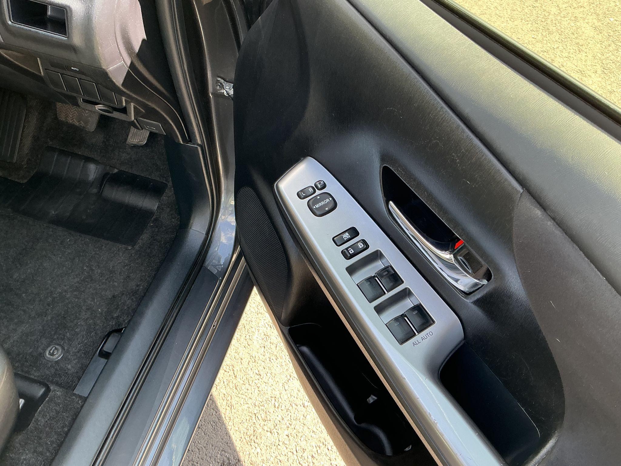 Toyota Prius+ Image 17