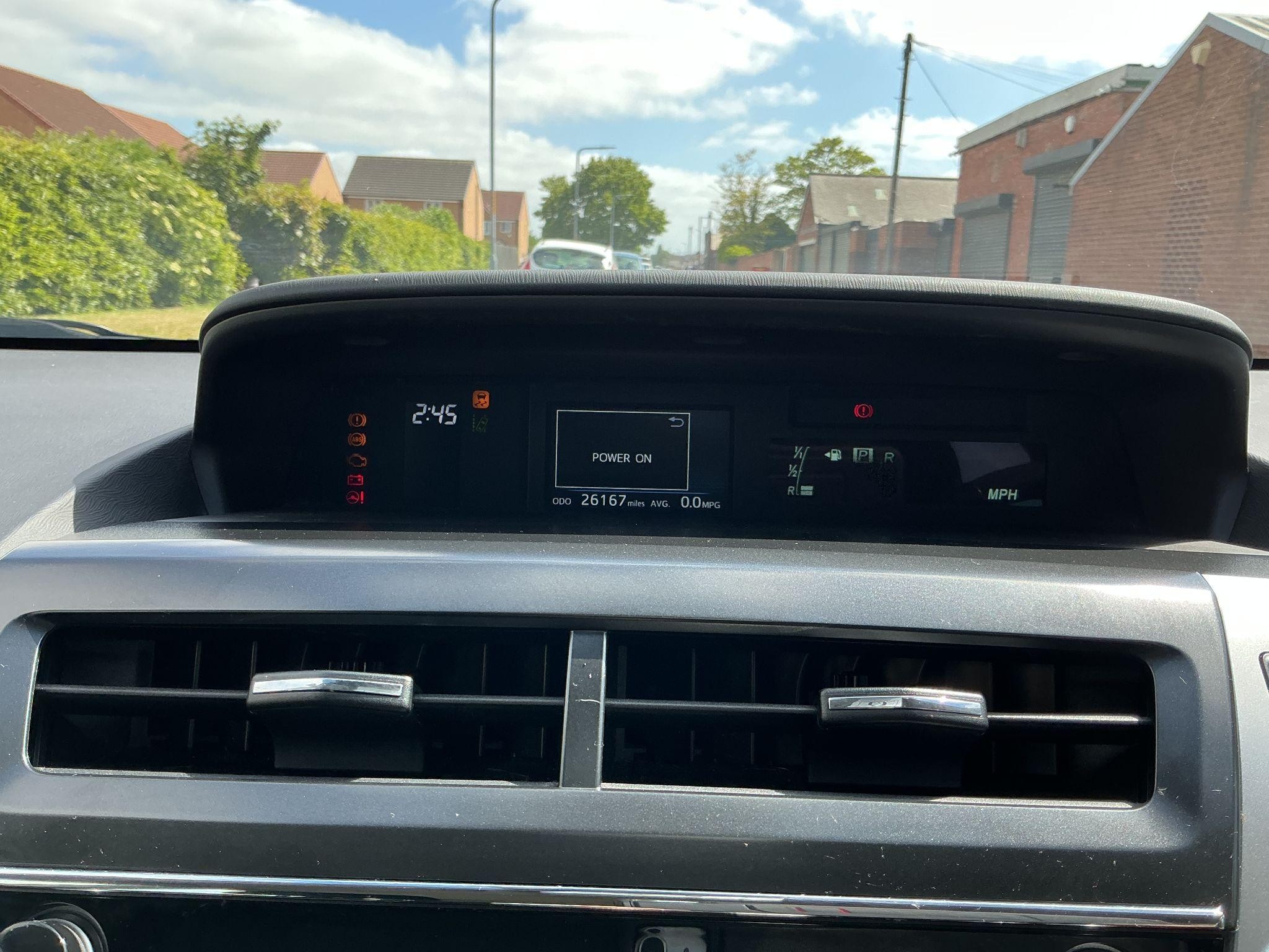 Toyota Prius+ Image 20
