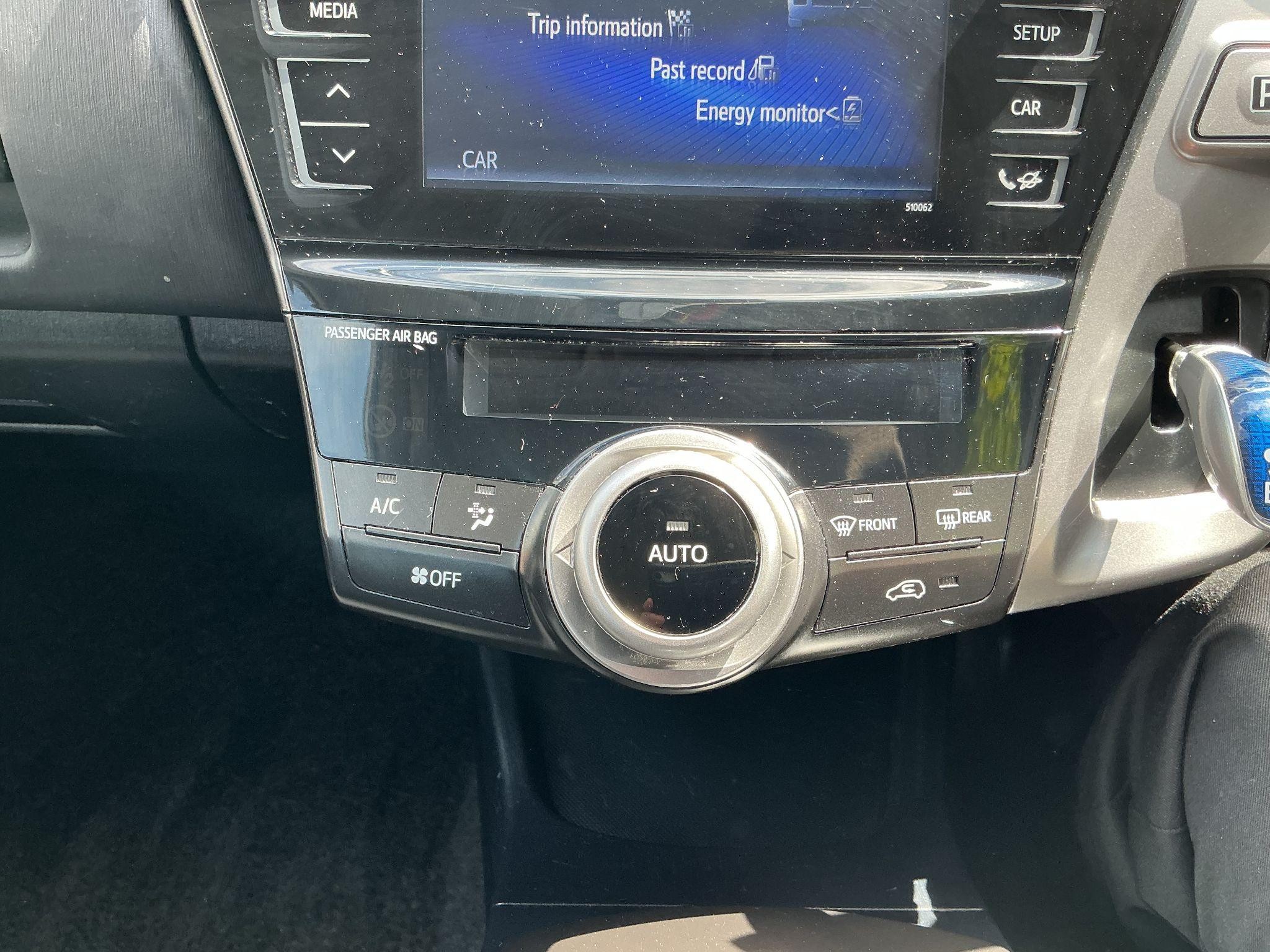 Toyota Prius+ Image 24
