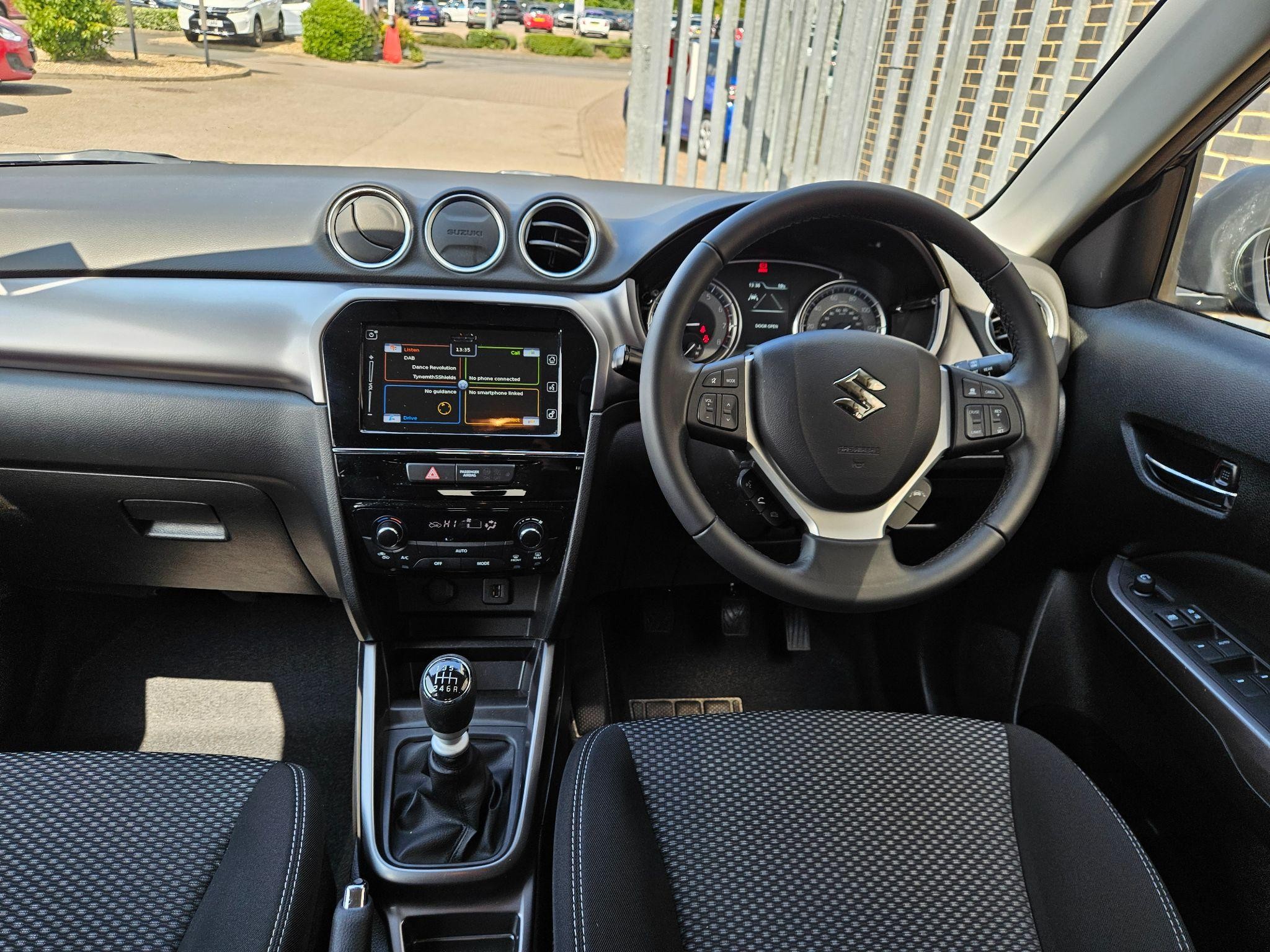Suzuki Vitara Image 12
