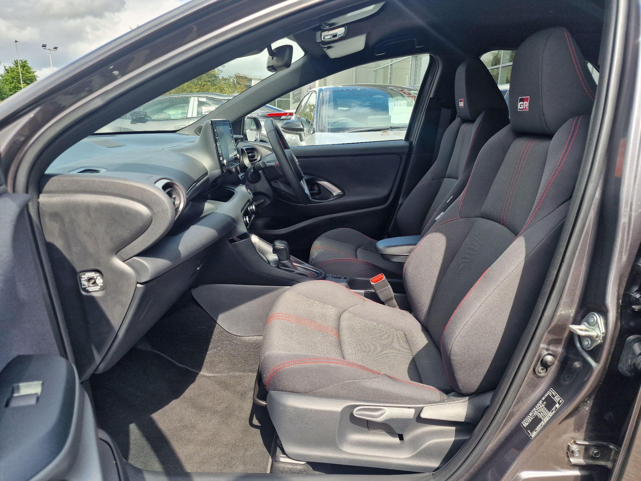 Toyota Yaris Image 12