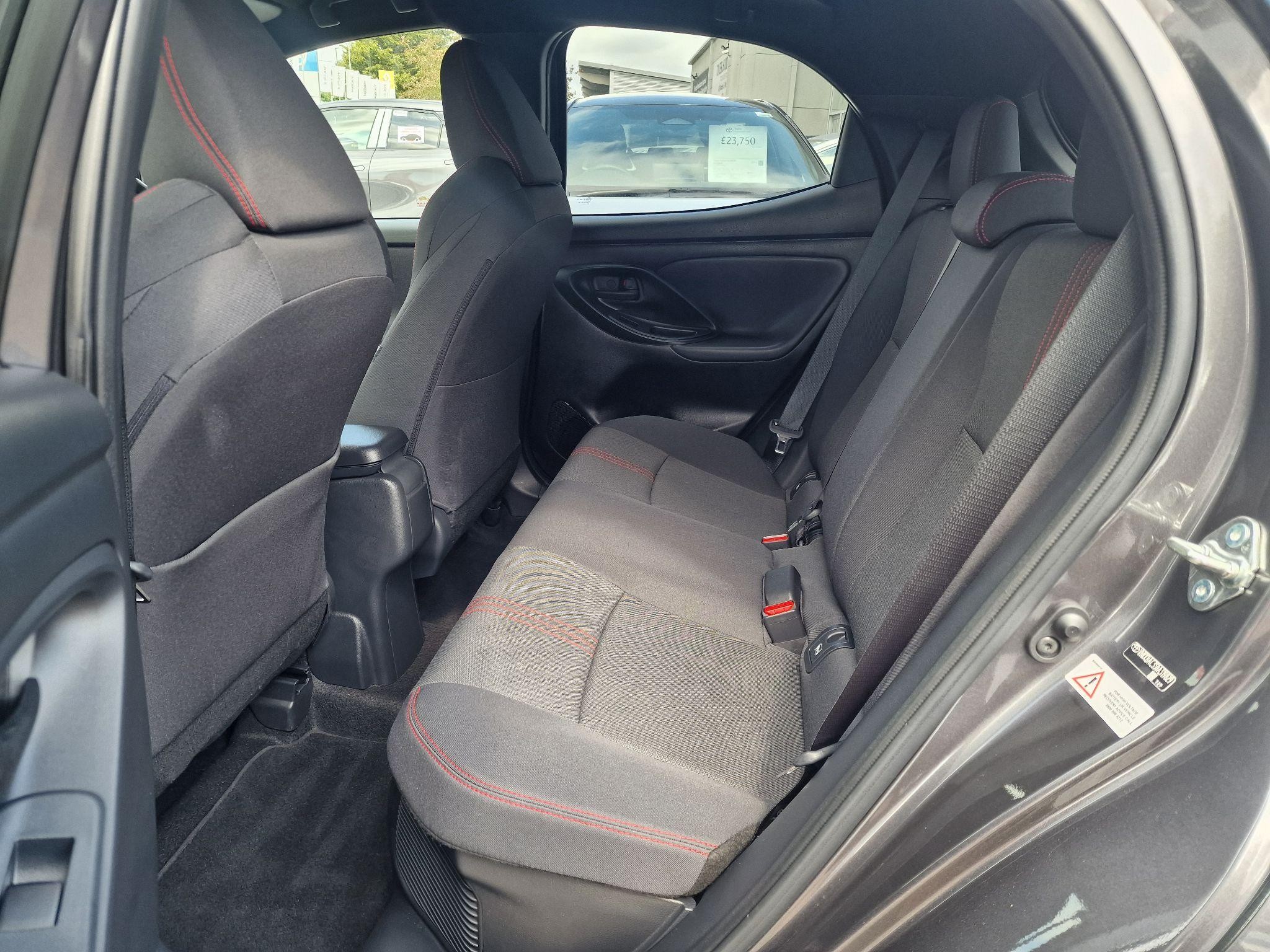 Toyota Yaris Image 14