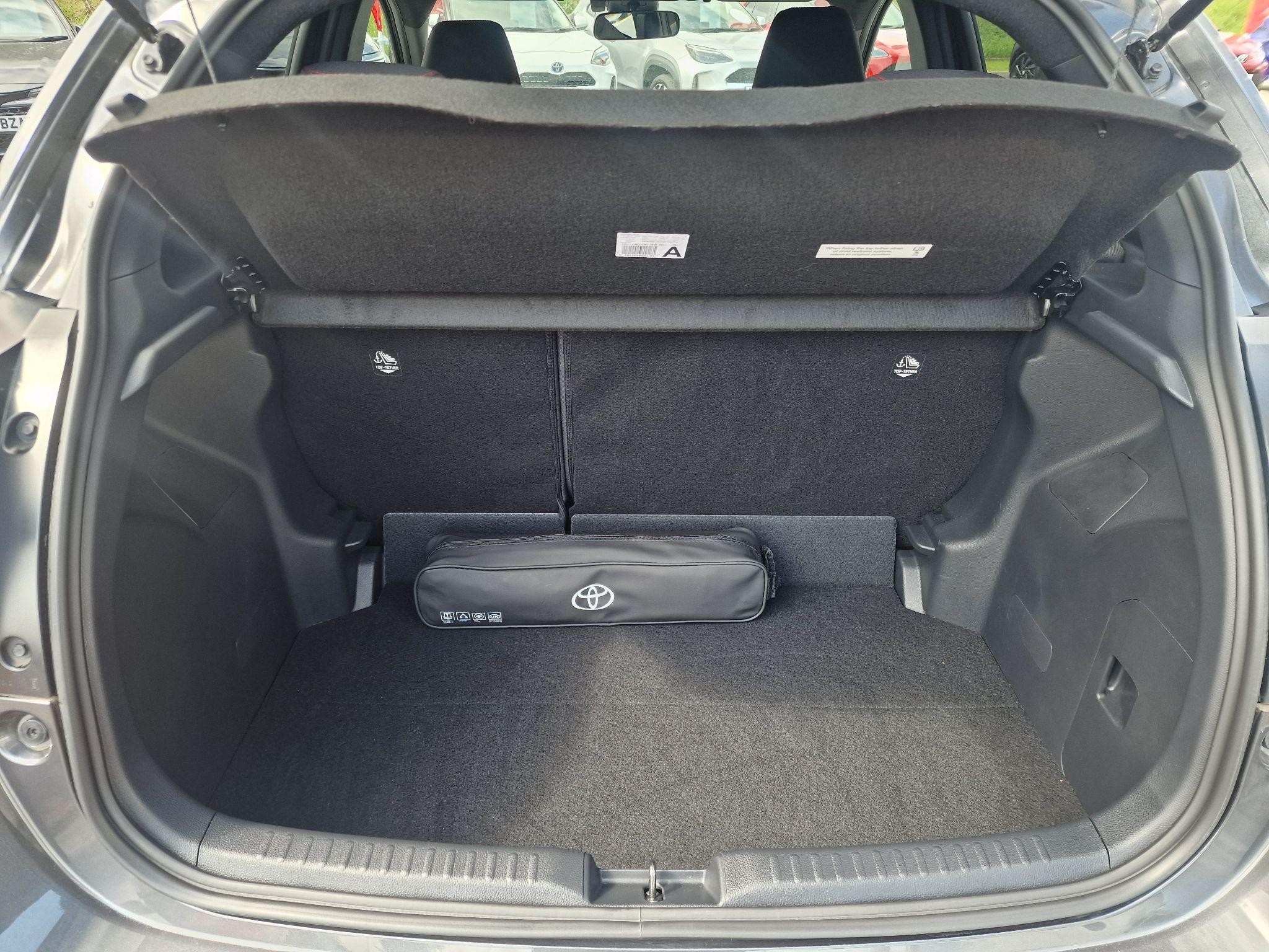 Toyota Yaris Image 16
