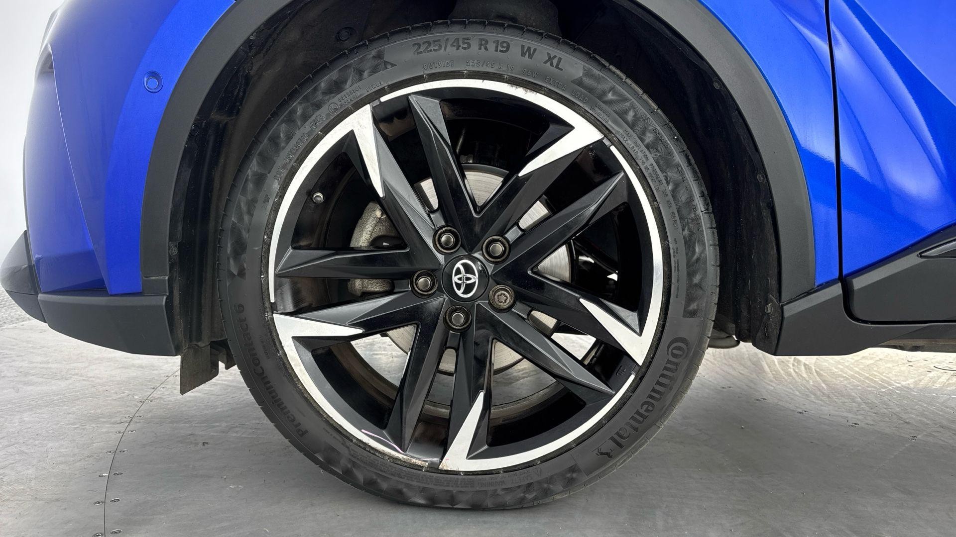 Toyota C-HR Image 11