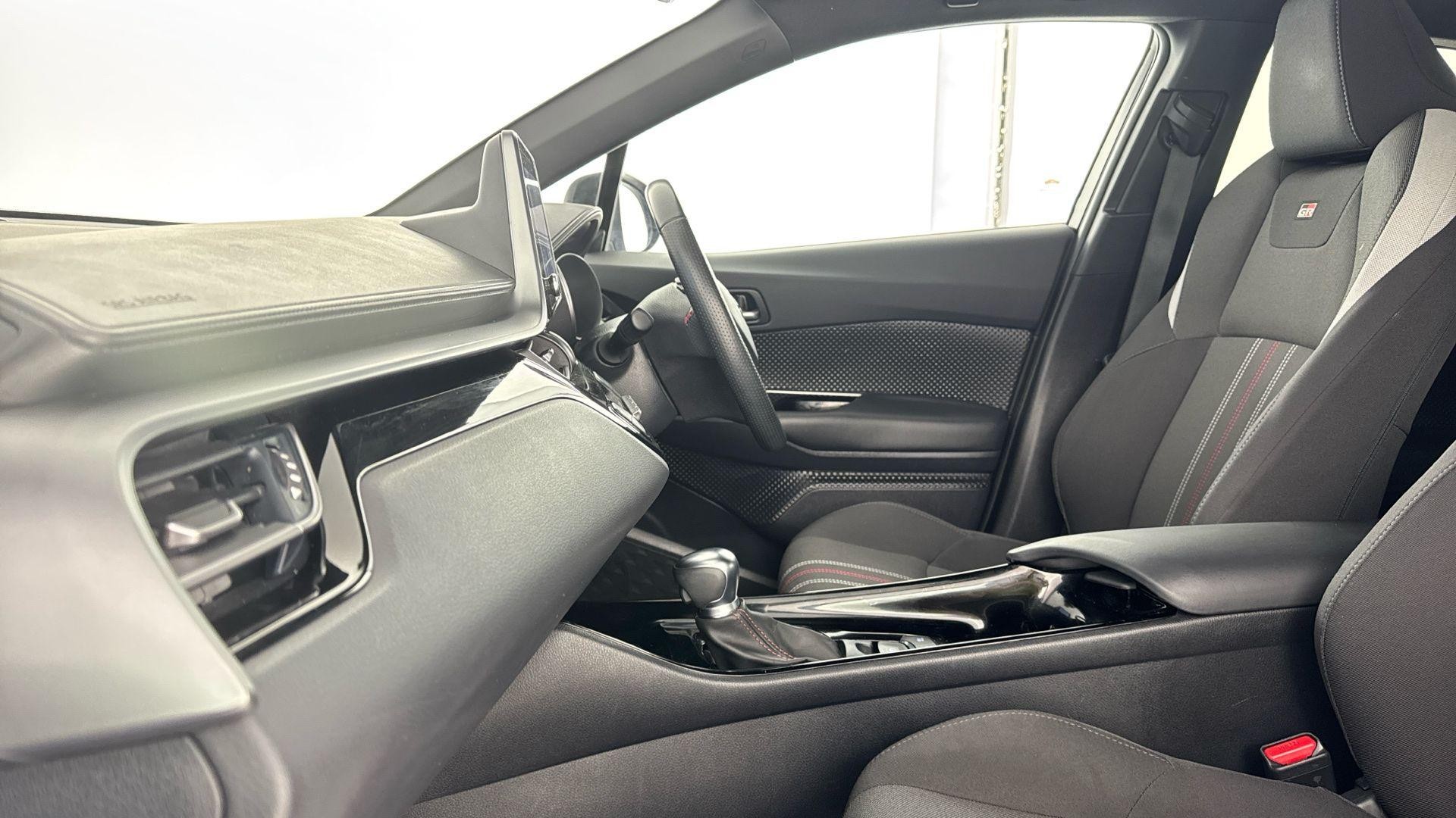 Toyota C-HR Image 18