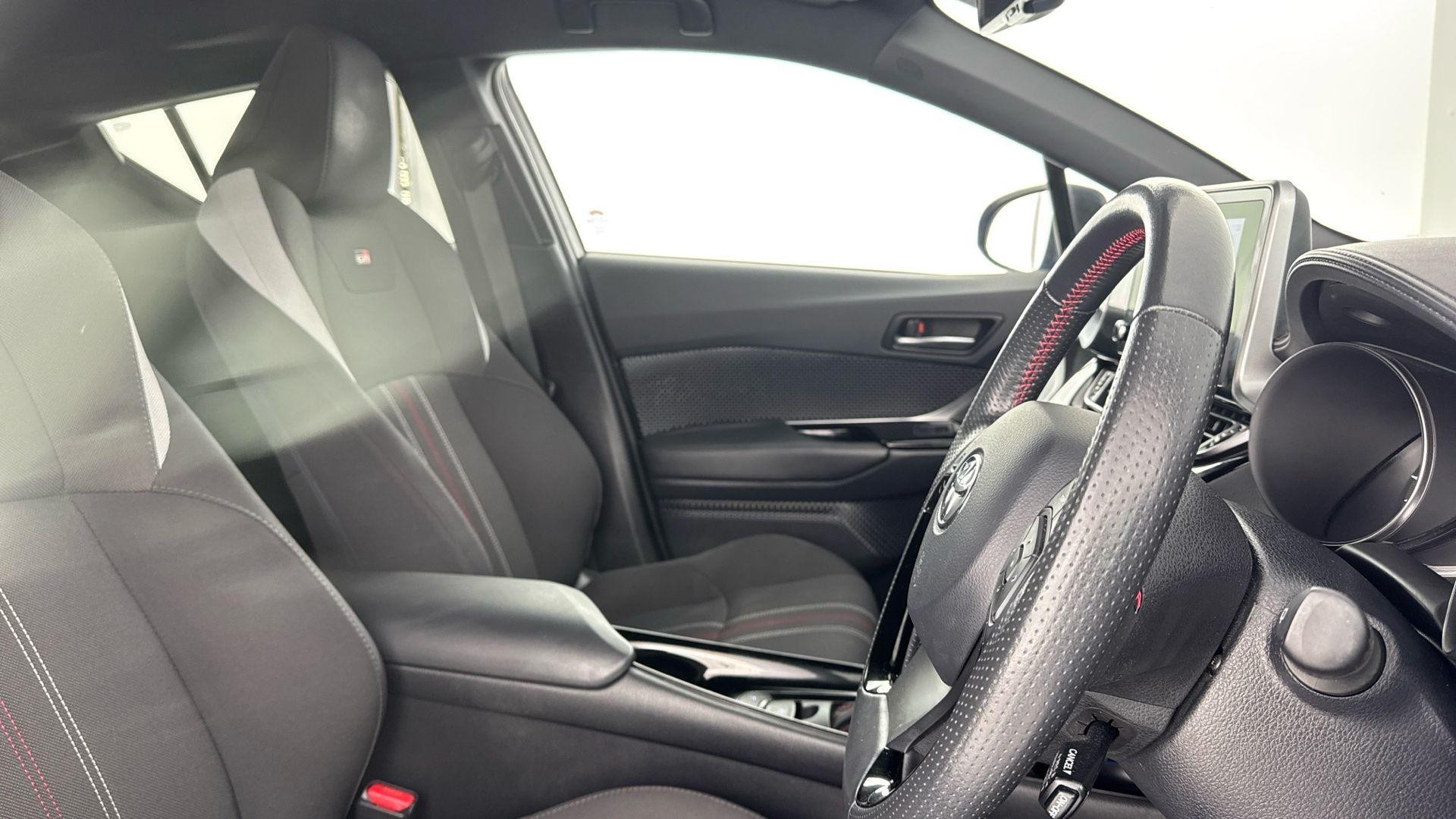 Toyota C-HR Image 19