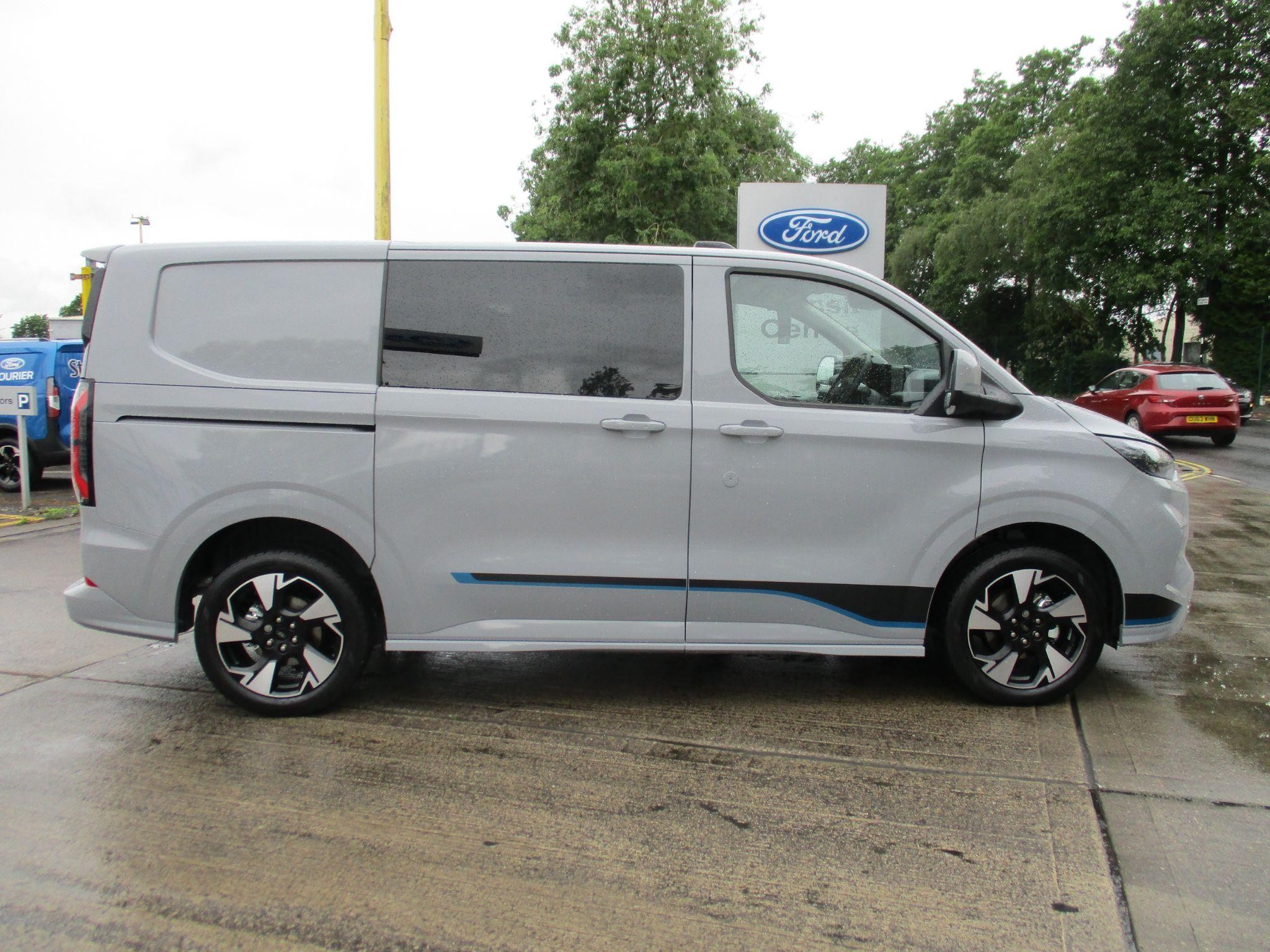 Ford Transit Custom Image 2