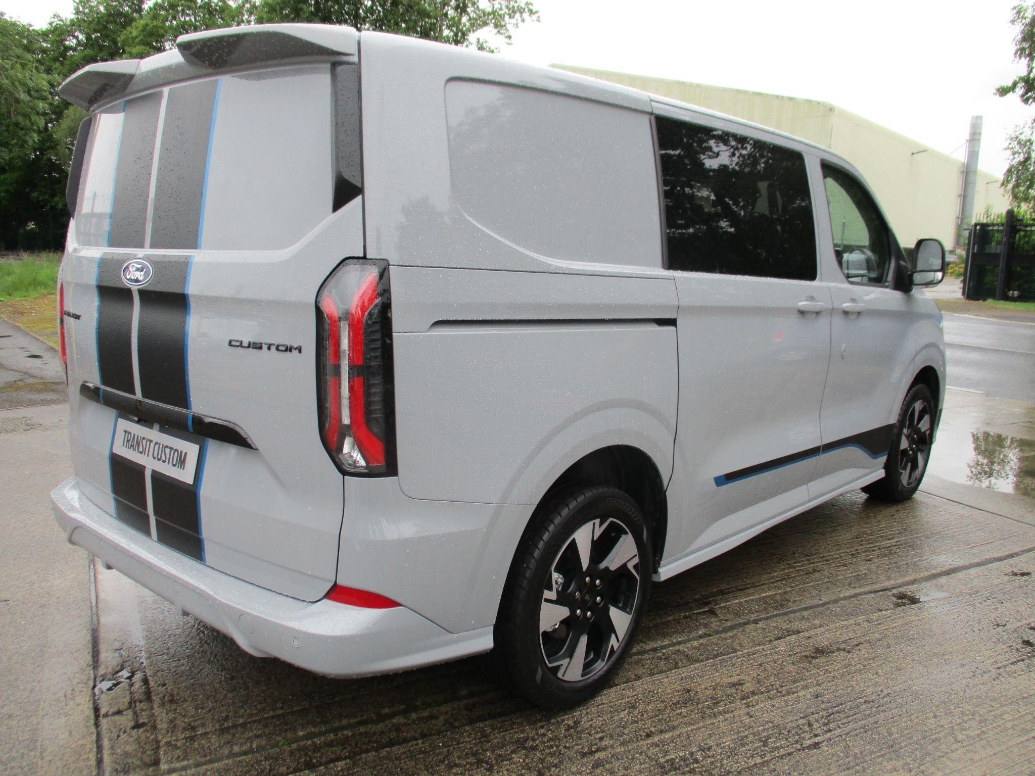 Ford Transit Custom Image 3