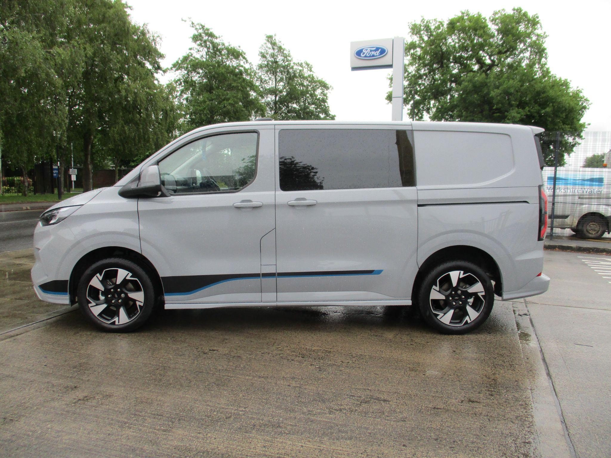 Ford Transit Custom Image 6