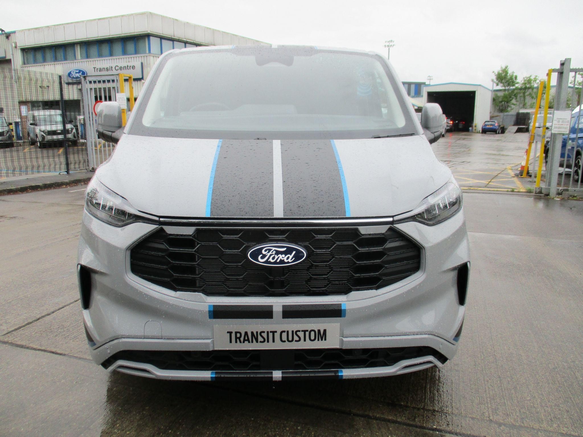 Ford Transit Custom Image 8