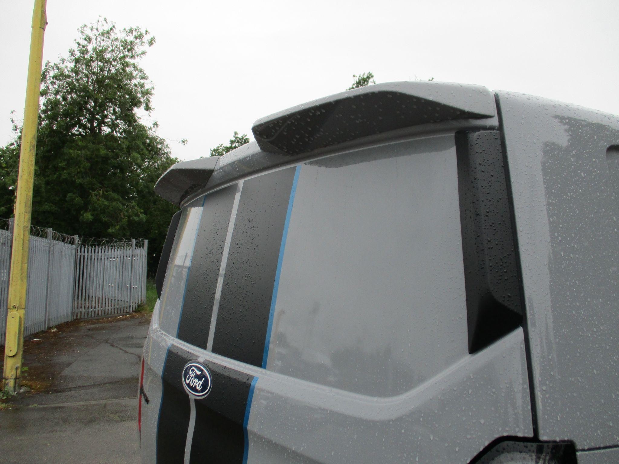 Ford Transit Custom Image 11