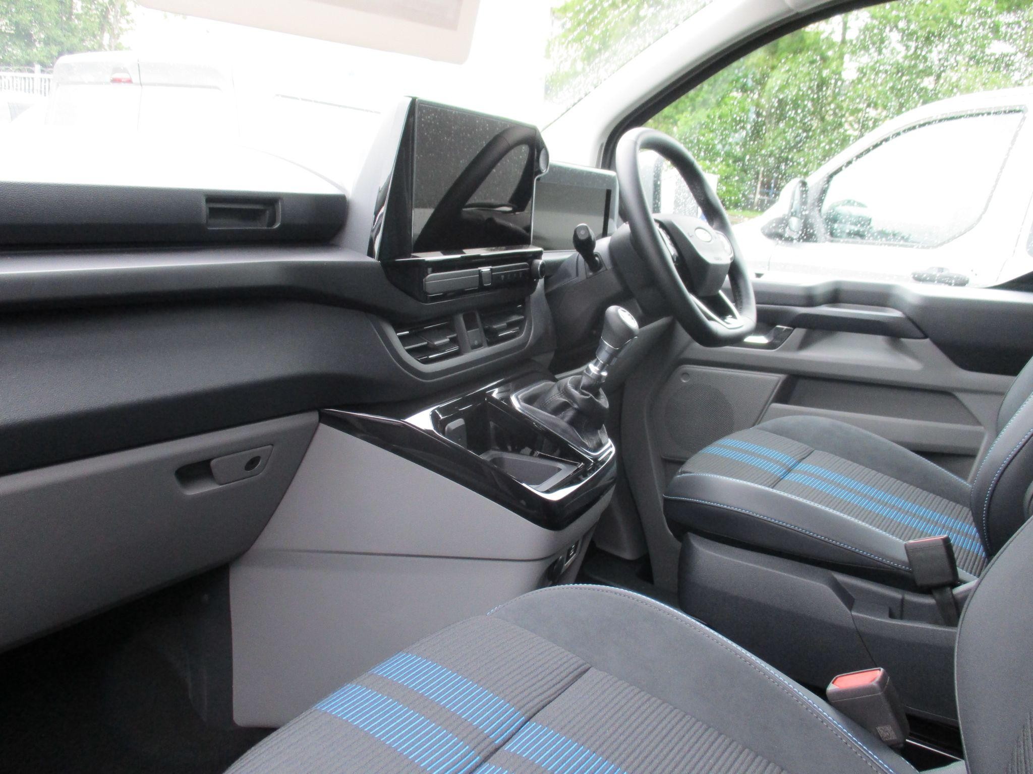 Ford Transit Custom Image 15