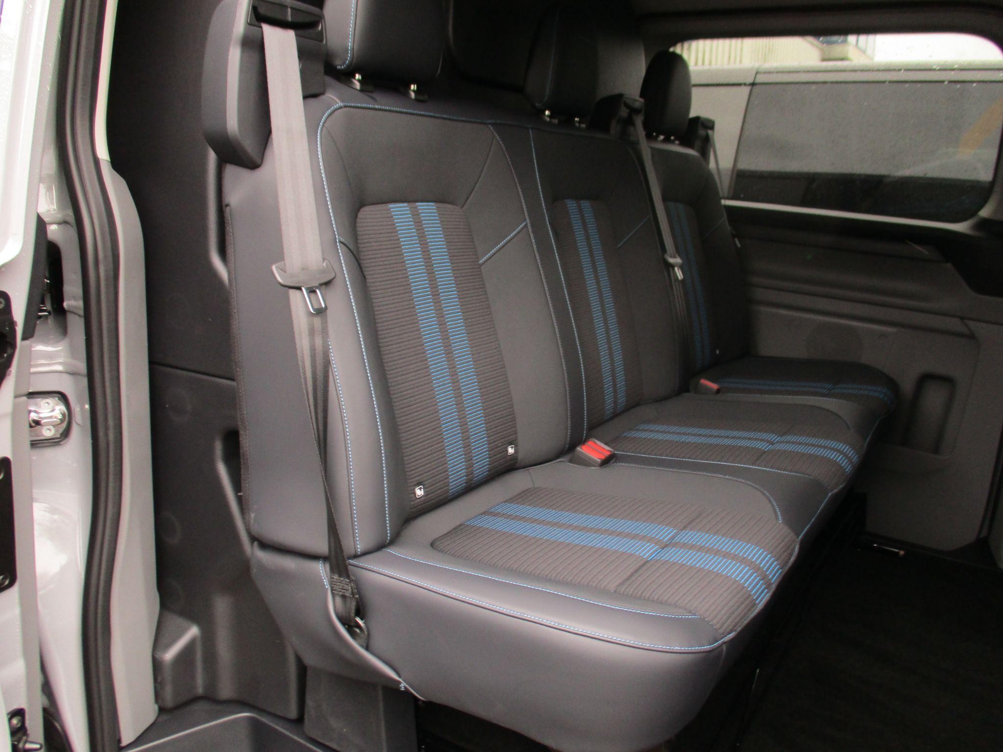 Ford Transit Custom Image 16