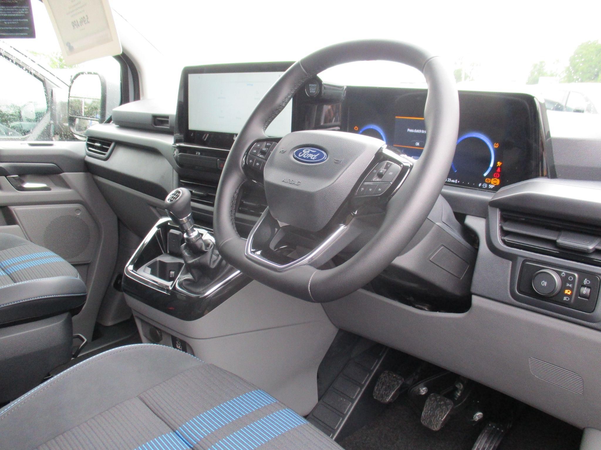 Ford Transit Custom Image 17