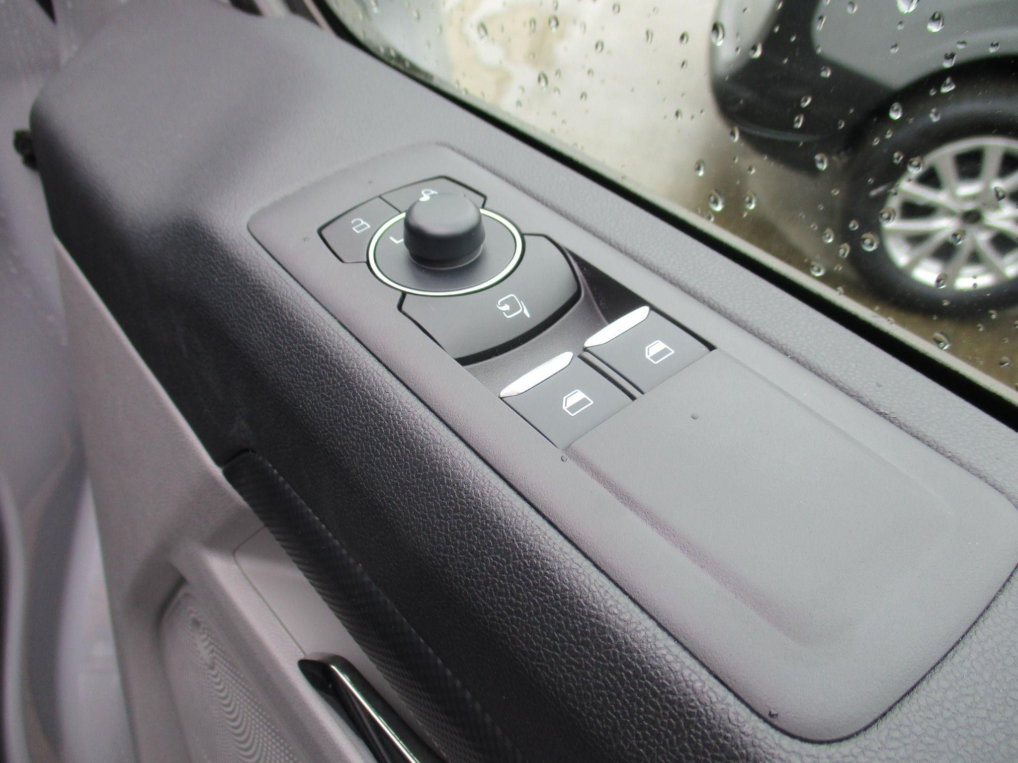 Ford Transit Custom Image 18