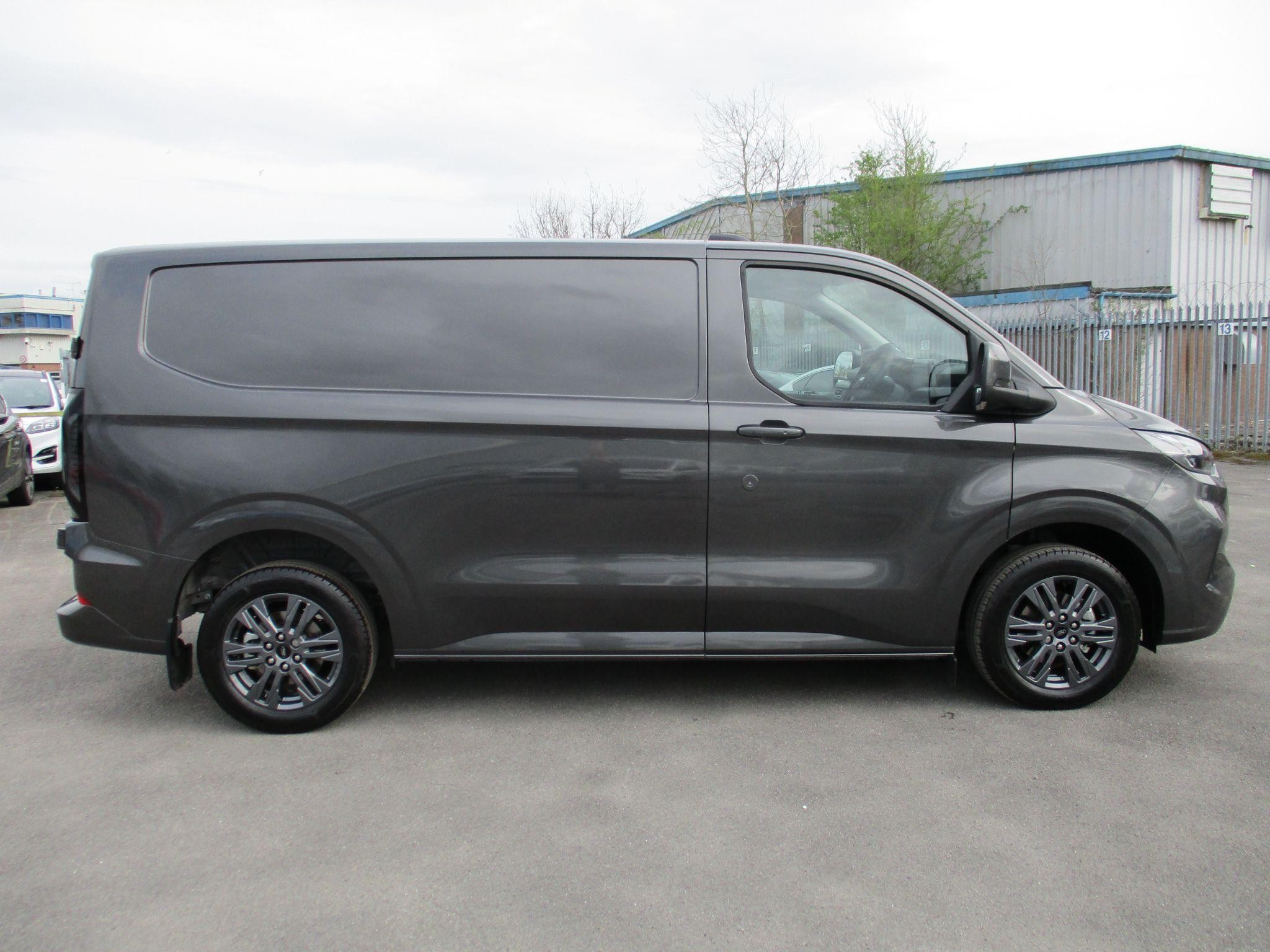 Ford Transit Custom Image 2