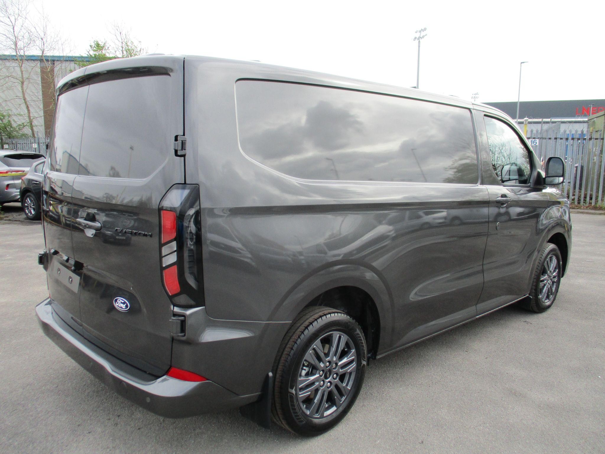 Ford Transit Custom Image 3