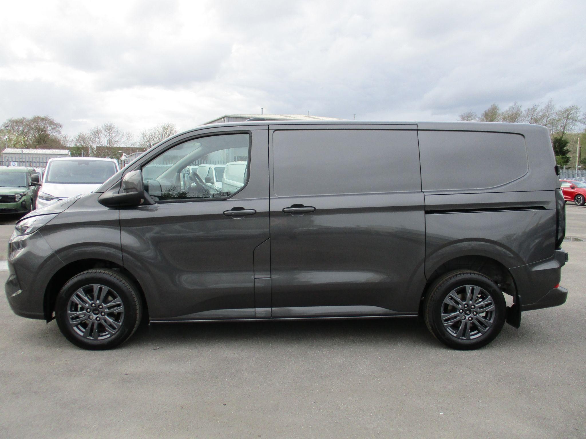 Ford Transit Custom Image 6