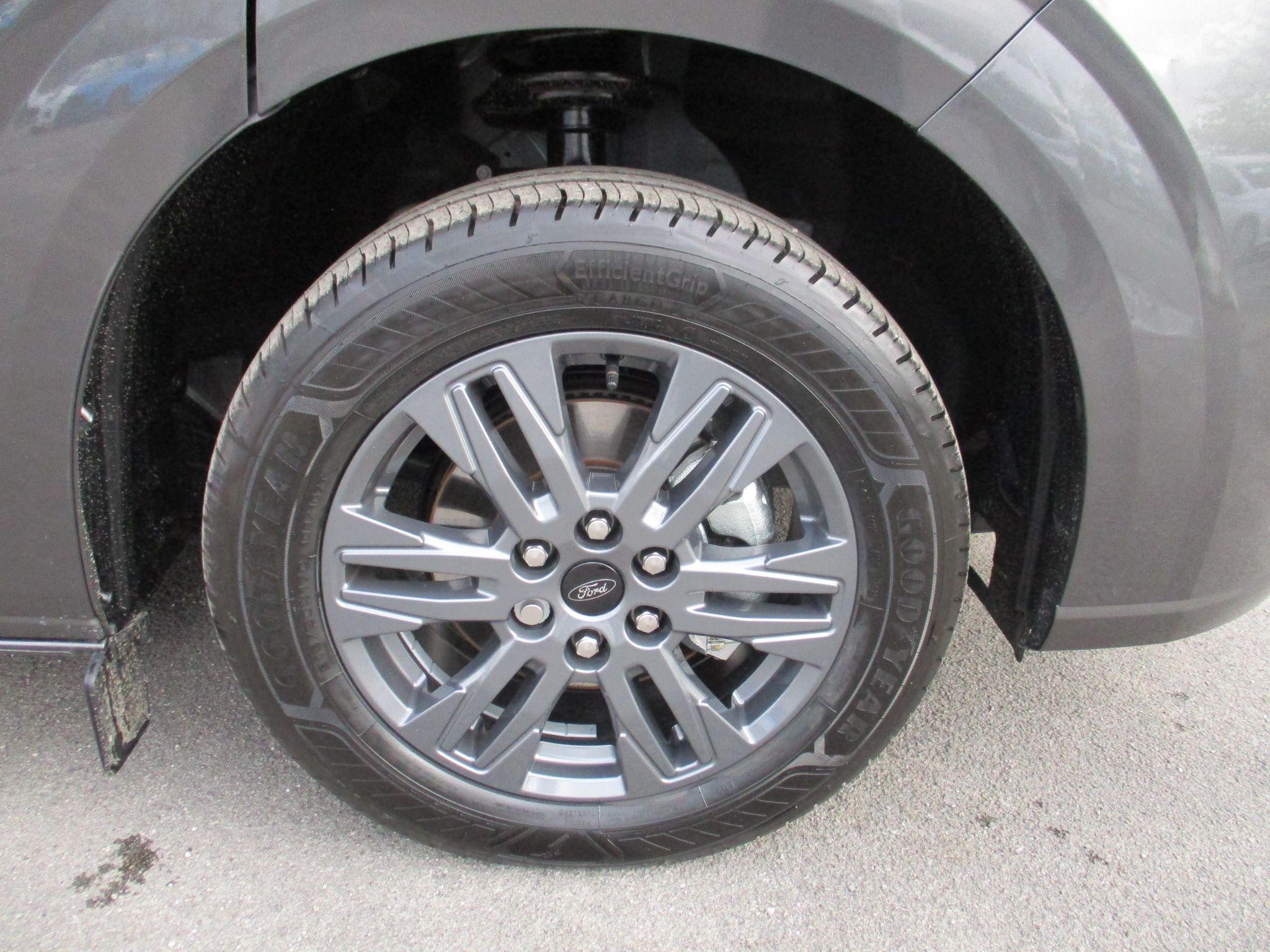 Ford Transit Custom Image 11